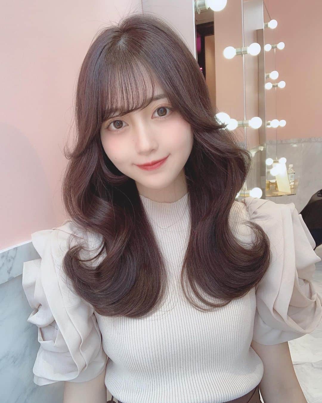 のインスタグラム：「@n.motosugi ✂︎  暗めカラーとトリートメント♡ 韓国巻きスタイルかわいい🐩 いつもありがとうございます🪞 #LOUIS」