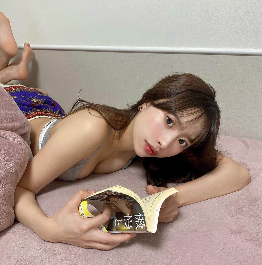 藤川らるむのインスタグラム：「あたしが自分を愛さなきゃだれが愛してくれるって言うのよ🐈‍⬛🖤 自分を愛することから始めなきゃ🏹 ̖́ ⁡ ⁡ ⁡ ⁡ ⁡ ⁡ ⁡   ⁡ ⁡ ⁡ 여자 #𝘧𝘰𝘭𝘭𝘰𝘸ｍ𝘦 #𝘧𝘰𝘭𝘭𝘰𝘸𝘦𝘳 #女孩 #섹시한 #𝘧𝘢𝘴𝘩𝘪𝘰𝘯 #ı𝘯𝘴𝘵𝘢𝘨𝘰𝘰𝘥 #𝘱𝘩𝘰𝘵𝘰𝘰𝘧𝘵𝘩𝘦𝘥𝘢𝘺 #𝘢𝘳𝘵 #𝘤𝘶𝘵𝘦 #𝘴𝘵𝘺𝘭𝘦 #𝘮𝘦 #패션스타그램 #セルフィー #𝘪𝘨𝘦𝘳𝘴𝘫𝘱 #𝘴𝘦𝘭𝘧𝘪𝘦 #팔로우환영 #란제리 #속옷 #น่ารักจัง #ใสใส#สคใส #ยิ้ม #คําคม  #สาวออฟฟิต#ถกและดีมือนจริง #สาวออฟฟิศ」