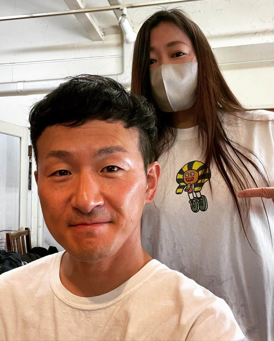 杉本知香さんのインスタグラム写真 - (杉本知香Instagram)「ネゴちゃんにTシャツ貰いました🎁 めちゃくちゃ可愛い😍 馬場ちゃんが宮古島にオープンした冷麺屋さんの キャラクターもネゴちゃん担当してて 馬場ちゃんそっくりで可愛い😍 大地くんと津村くんもスッキリ✂️✨  #中目黒美容室 #ネゴシックス#nego6#バキバキモンスター #papat #ロバート馬場#ロバート#宮古冷麺 #ダイノジ大地#ダイノジ #ツムラフェスティバル」5月1日 20時12分 - sugimotoc