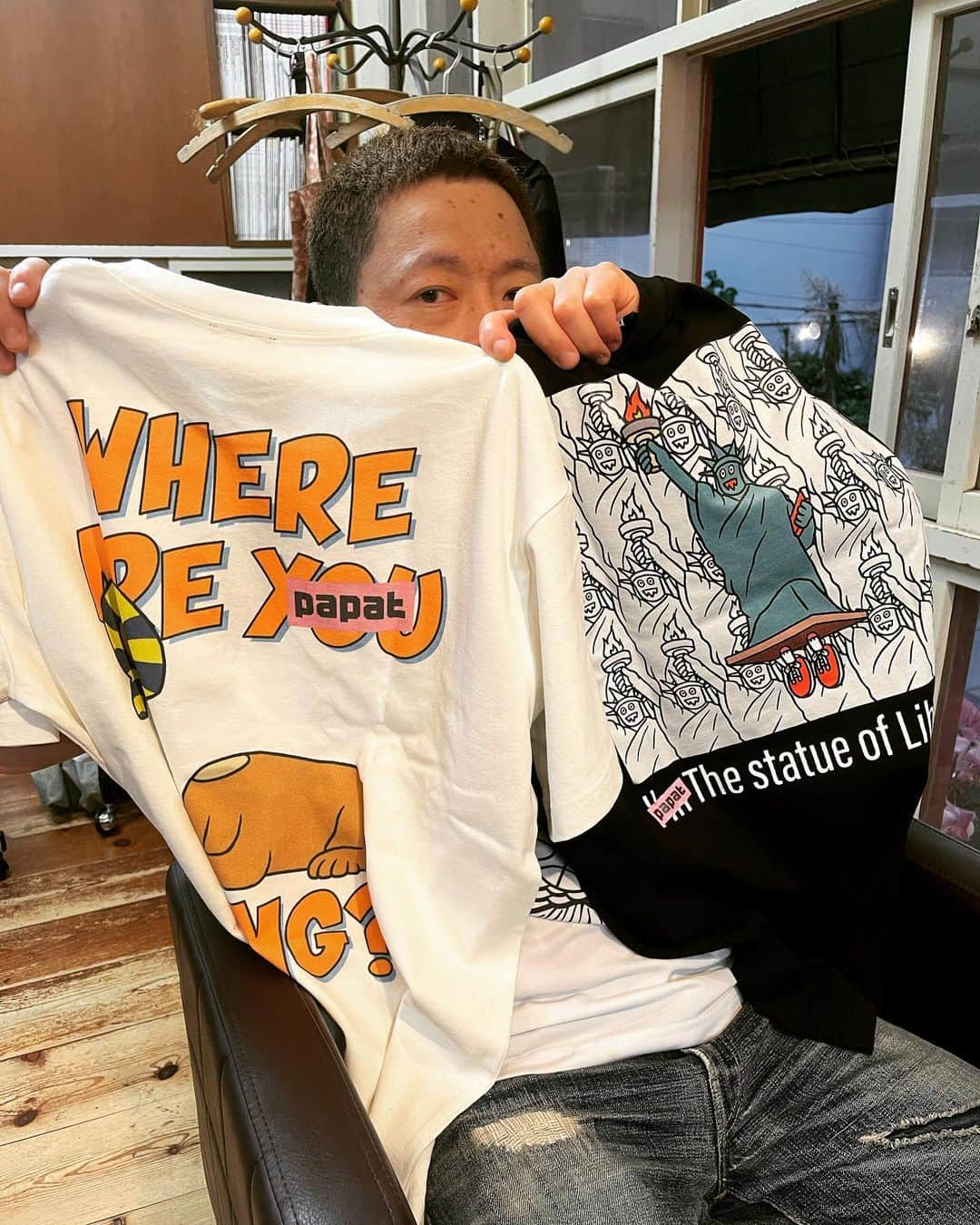 杉本知香さんのインスタグラム写真 - (杉本知香Instagram)「ネゴちゃんにTシャツ貰いました🎁 めちゃくちゃ可愛い😍 馬場ちゃんが宮古島にオープンした冷麺屋さんの キャラクターもネゴちゃん担当してて 馬場ちゃんそっくりで可愛い😍 大地くんと津村くんもスッキリ✂️✨  #中目黒美容室 #ネゴシックス#nego6#バキバキモンスター #papat #ロバート馬場#ロバート#宮古冷麺 #ダイノジ大地#ダイノジ #ツムラフェスティバル」5月1日 20時12分 - sugimotoc