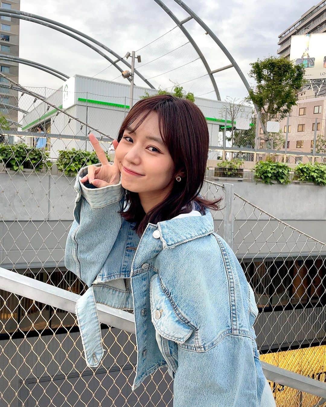 杉浦みずきのインスタグラム：「. M-1ツアー終わりでご機嫌なわたし。✌️笑 今年やっと行けてよかった！！😆  ヨネダ2000さんはなんであんなにDef Techが好きなんだい？？笑笑」