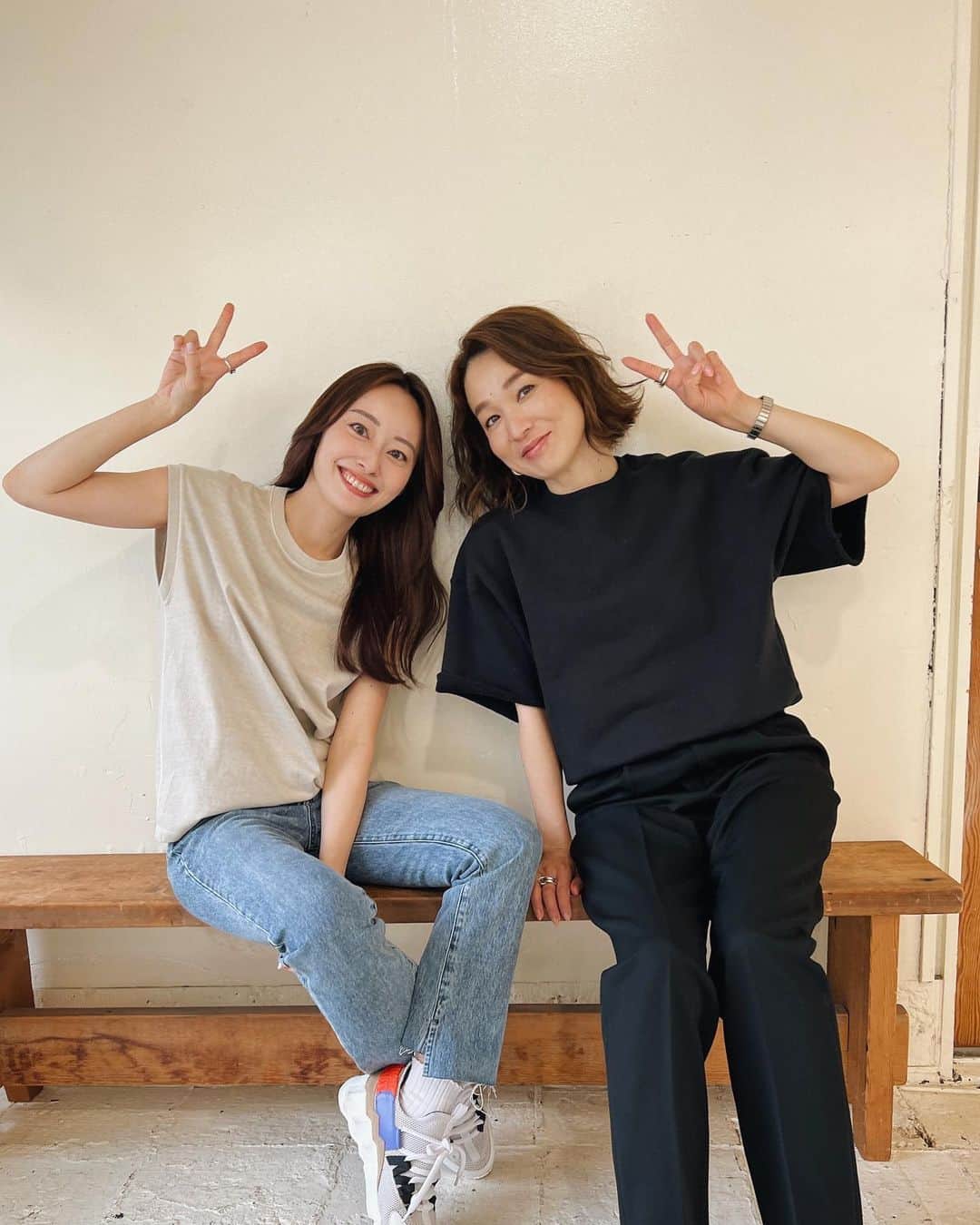 小祝麻里亜さんのインスタグラム写真 - (小祝麻里亜Instagram)「4月もたくさんお世話になりました🌸そして新緑が芽吹きはじめて5月がスタート🌱🌱  ゆりさん @yuri_arai もご紹介してくださりましたが…なんと @landhaus.official のPRを今月からさせていただくことになりました❤︎  すでに我が家のふかふかタオルちゃんはLANDHAUSのもので、私も愛用者の1人です。だから本当に本当にすてきなブランドに携われて幸せです😍💞  @the_newhouse のFitting Roomなどで何度かお会いしてるお客様もいらっしゃると思いますが、本格的にディレクターのゆりさん @yuri_arai 、PRのなおさん @naokotani___ と共に盛り上がってきいたいと思います❤︎  おしゃれなのはもちろん、ハッピーオーラに包まれたゆりさんたちに囲まれて胸がいっぱいです！！！ブランドを愛してくださってる皆様とも共に楽しみたいと思っていますので、改めて宜しくお願いします😍  そして本日は1年ぶりの @the_newhouse の新しいlook book が公開となります！2023 pre fall(すごく可愛いんですっ)心待ちにしていてください😊  これから宜しくお願いします❤︎  #start #landhaus #thenewhouse」5月1日 20時17分 - maria_koiwai