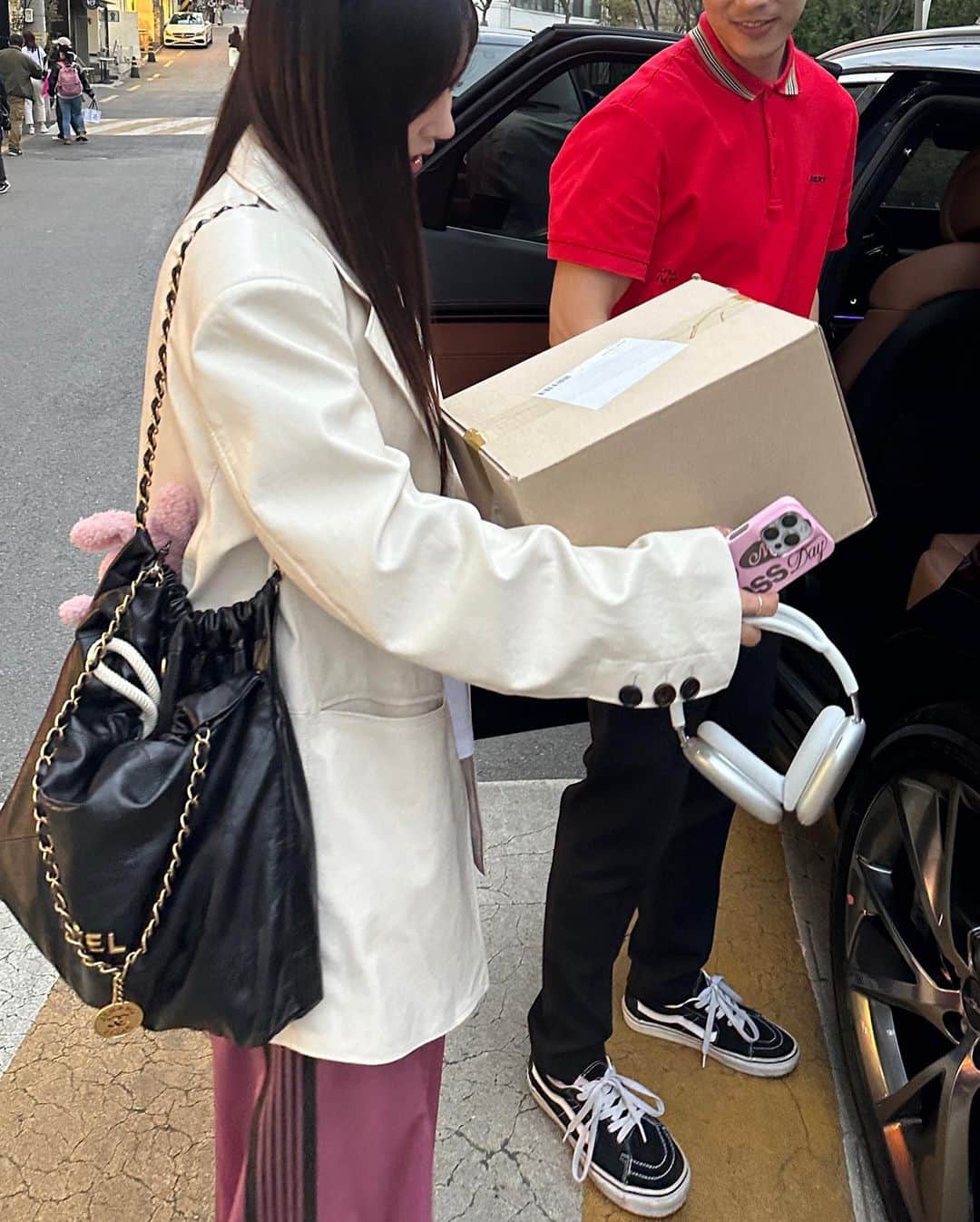 COCO さんのインスタグラム写真 - (COCO Instagram)「츄러스랑 선물 교환식 🐶꿀🍯」5月1日 20時18分 - rilaccoco