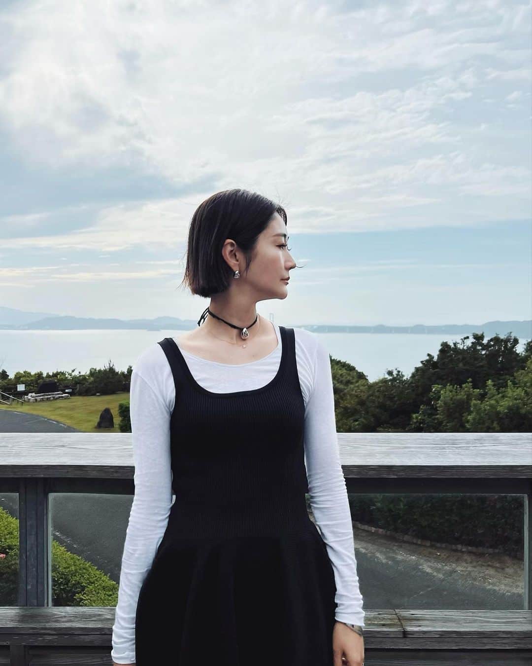 ジュジュのインスタグラム：「今回の旅のお供...♡  ARTset...👀  ガラっと印象変えれるからリアルお気に入り💋   pendant...在庫わずかです 🫣  #akarih #2023ss #♡」