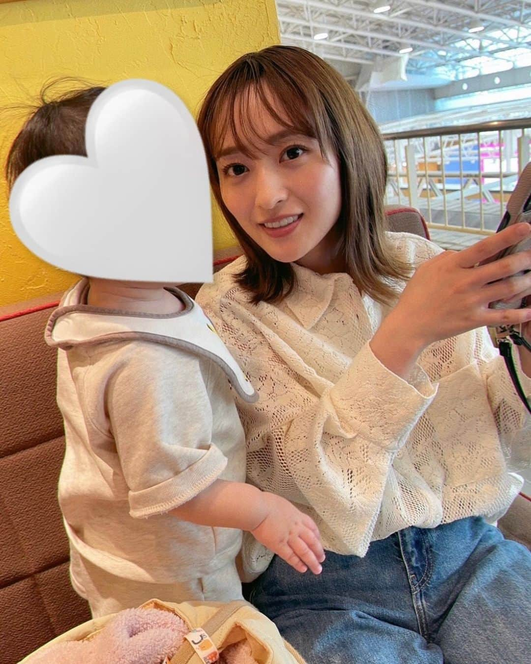 三秋里歩（小谷里歩）さんのインスタグラム写真 - (三秋里歩（小谷里歩）Instagram)「. しゅんさんが横浜でのお仕事終わり時間があったので 👶と横浜まで追いかけました🏃‍♀️💨 . ずーっと抱っこまんで 合流する頃には疲れ果てたお母さんでした。。😇 疲れすぎてて写真がどれも笑えてない🤣 . でも、いつまで抱っこできるか分からないから 抱っこえんえんが始まったらすぐに抱っこしちゃう🤢♡」5月1日 20時25分 - ripopo_824