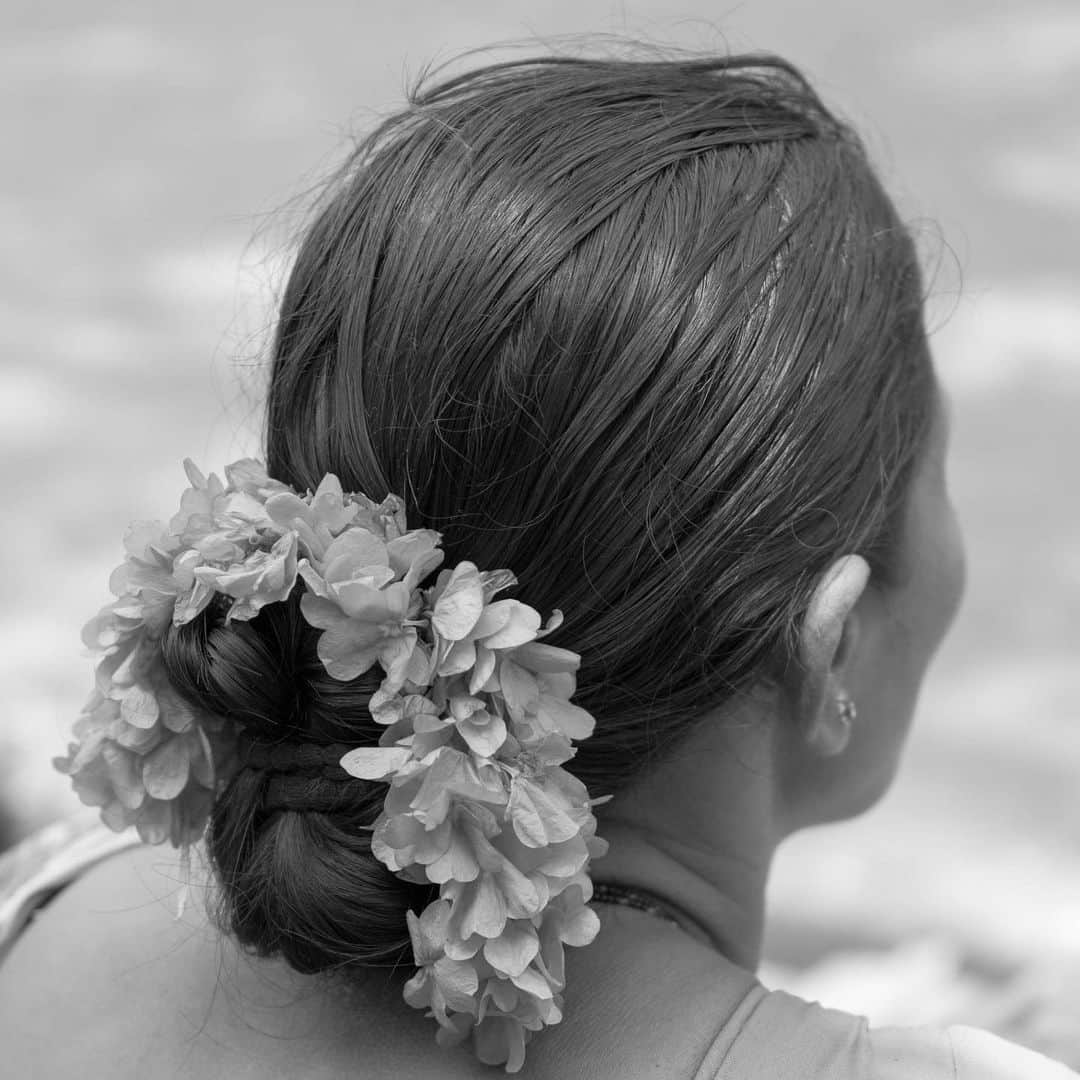 tammychannnさんのインスタグラム写真 - (tammychannnInstagram)「Flowers in hair  #india #visualart #creativephotography #ignant #knowthismind」5月1日 20時27分 - tammychannn