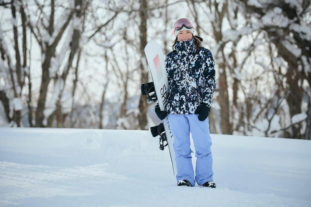 松本遥奈のインスタグラム：「今週でラストです🧚🏻‍♀️✨ #スノーボード  #roxy #roxyjapan #roxysnow  #salomonsnowboardsjapan  #oakleyjapan #oakleysnowboarding」