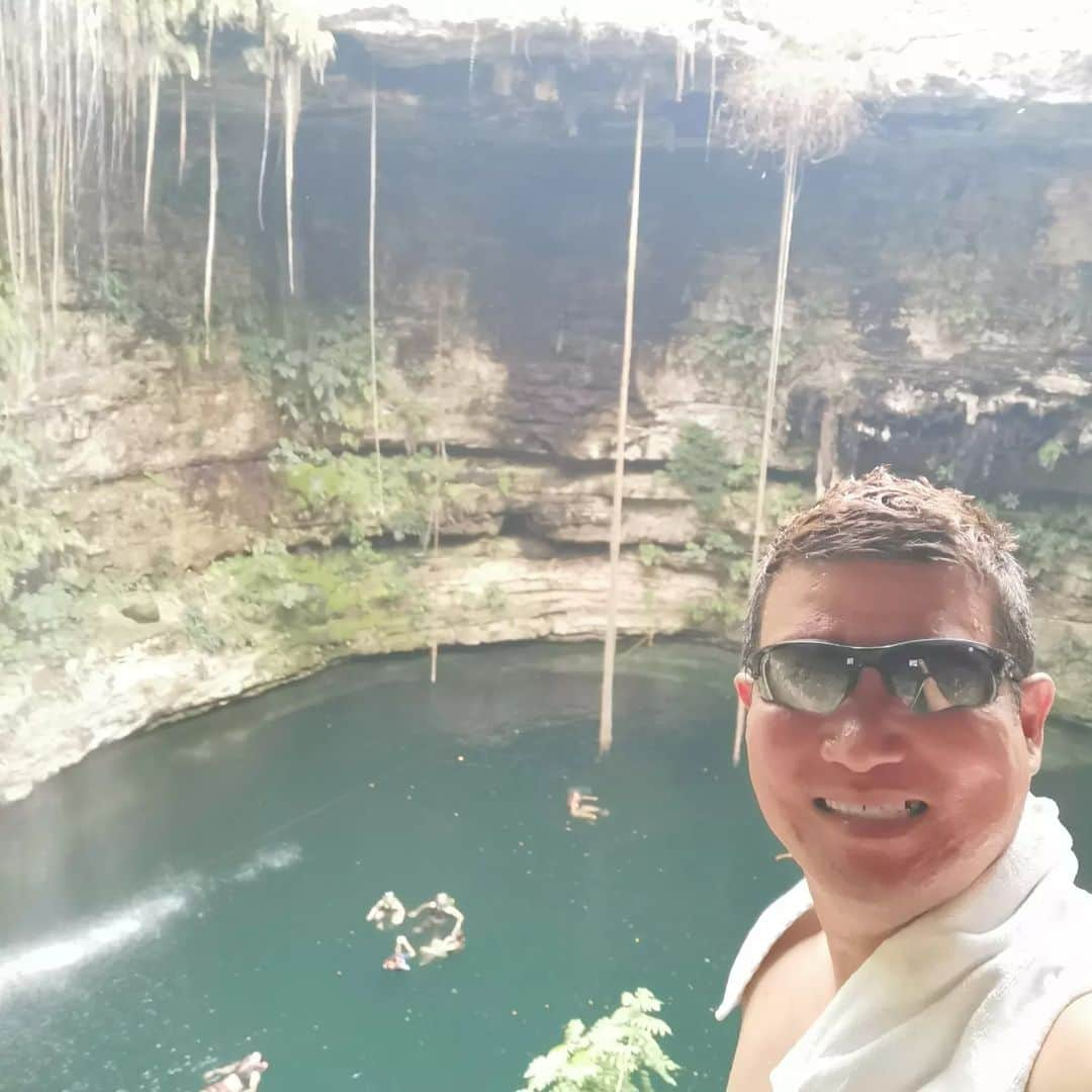 中園健士のインスタグラム：「今はメキシコからコスタリカへ。 世界中を旅してるけど今は 飛行機もホテルも満席ばかり。 コロナの時とは全く違う。 あの期間どう過ごしたのか？ がコロナ明けの「差」になってる。 そしてもう2023年も三分の一が 終わった。この期間を どう過ごしたかが大きな差に なってる事に気付こう。 僕は常に前進右肩上がりの 人生を歩むよ。 　 ☆☆☆☆☆☆☆☆ ３６５日世界中日本中をリアルノマド 生活しながら月収８桁を 稼ぎ続ける現役大学生の 投稿はこちらから。  @nakazono.kenji  月収５万円以上稼ぐ仲間を １０００人以上輩出した ノウハウはプロフ欄の 起業、集客、情報発信を 教えるラインサロンから 永久無料でご参加を。 ☆☆☆☆☆☆☆☆ 　 #世界中を旅したい  #世界を旅する  #海外旅行が好き  #海外旅行好き  #海外旅行好きな人と繋がりたい  #海外旅行いきたい  #海外旅行に行きたい  #海外旅行好きと繋がりたい」