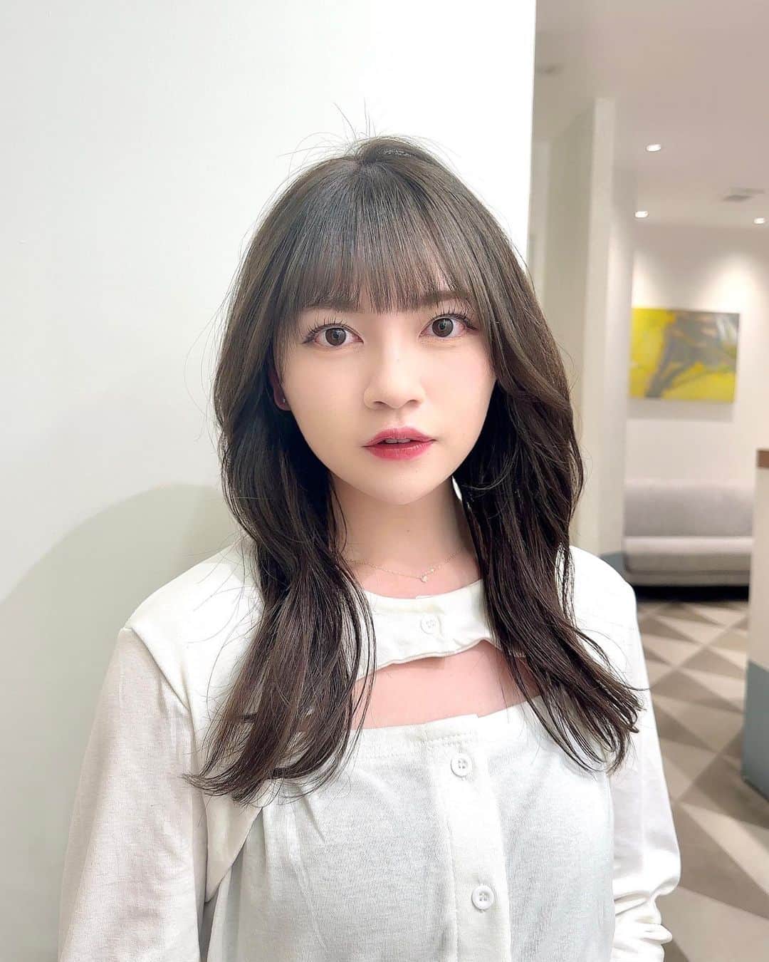 廣川奈々聖のインスタグラム：「この間カラーしたよ 🕊🩵 ⁡ 絶妙なオリーブカラー！かわい〜〜 ֊ ̫ ֊🫶🏻 ⁡ ⁡ ⁡ #ヘアカラー #オリーブベージュ #オリーブアッシュ #olivecolor #lones #美容院」