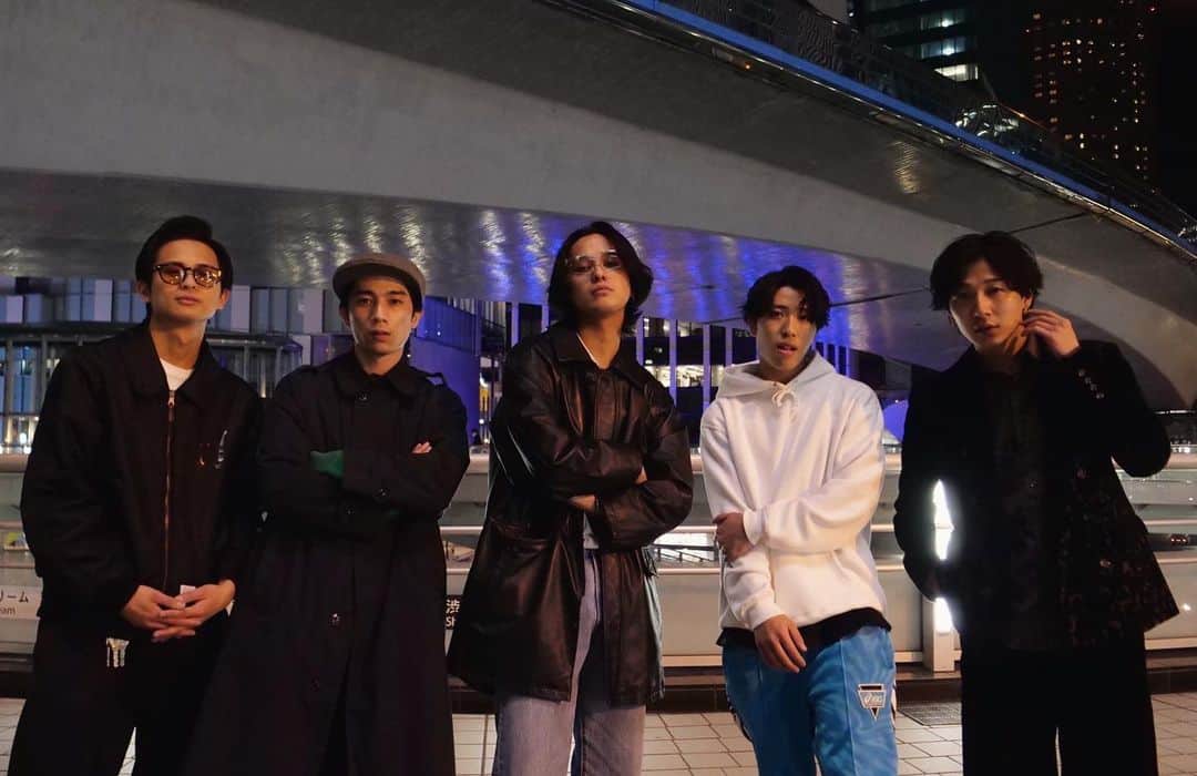 バトシンのインスタグラム：「buddyとYouTube start  5月3日〜  photo by @sawadiii23」