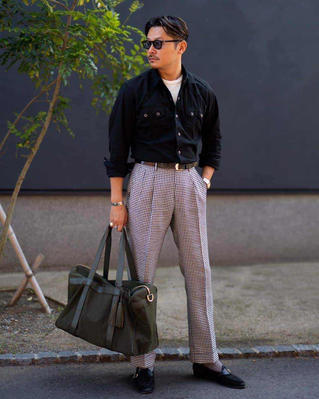 高田朋佳のインスタグラム：「Monotone + Olive Green.  #wearlness #berwich #acate #mensfashion」