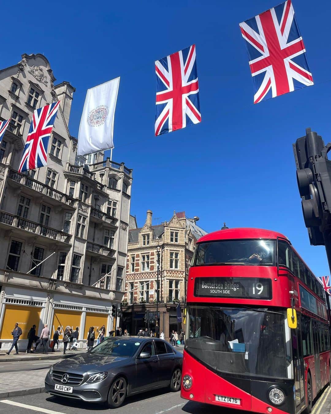 森友里恵さんのインスタグラム写真 - (森友里恵Instagram)「ビックベーン🇬🇧💂🏼🇬🇧💂🏼🇬🇧💂🏼🇬🇧 ロンドン上陸！ ロンドンは英語だからなんだか 安心感がすごかった🤣  #bigben#london#unitedkingdom  #uk#bigbenclock#イギリス#ロンドン旅行 #イギリス旅行#ヨーロッパ旅行#gentlemonster#gentlemonstersunglasses#styling」5月1日 21時00分 - yucrebie