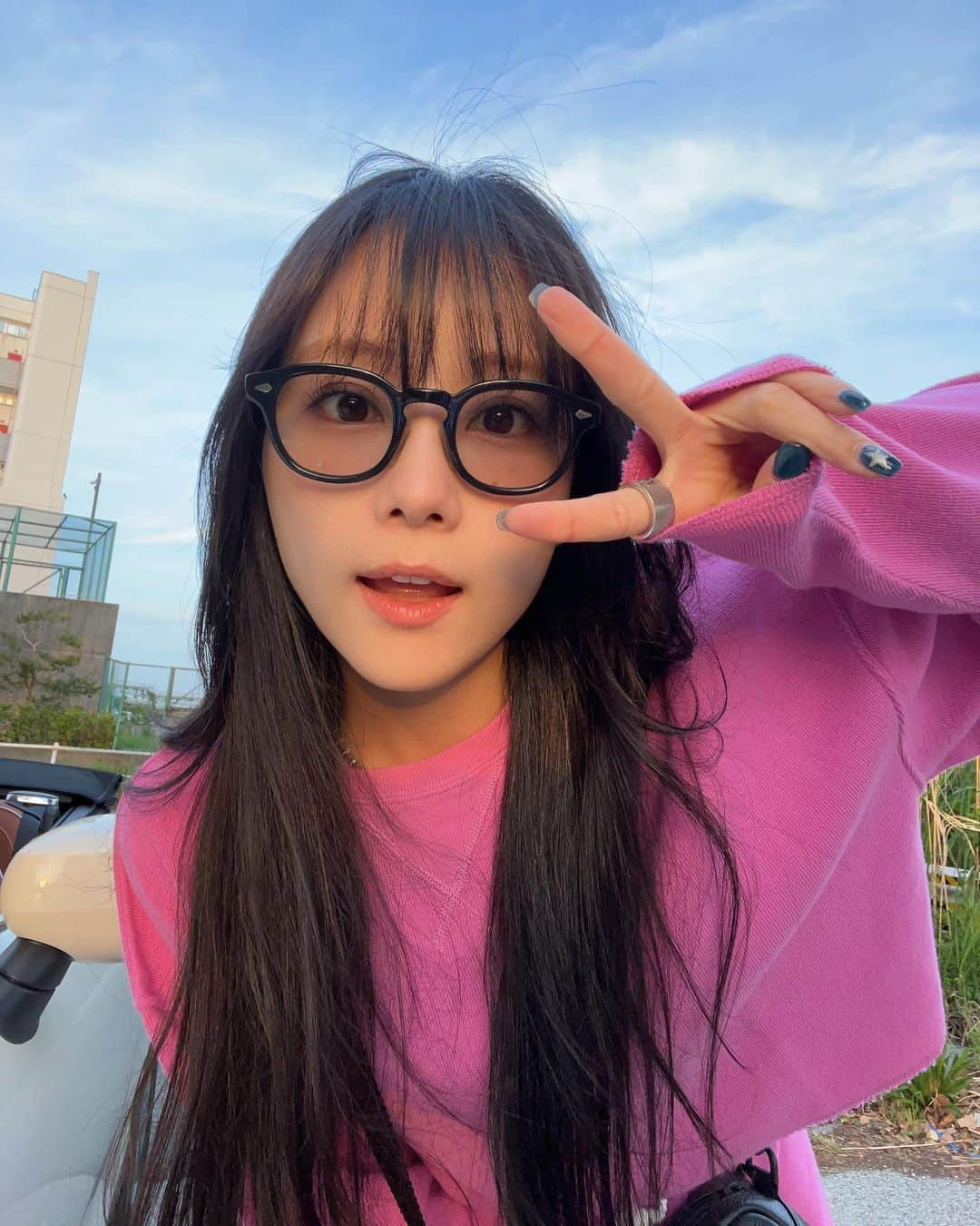 重盛さと美さんのインスタグラム写真 - (重盛さと美Instagram)「ブィブィ✌️💞🩷 pink🩷着ちゃったよ🤭😝」5月1日 21時01分 - satomi_shigemori