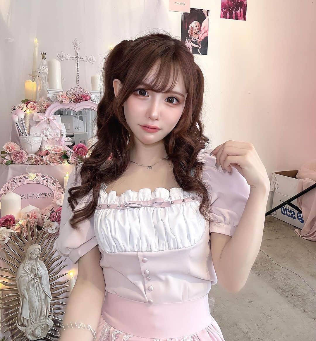 にゃいりんのインスタグラム：「🤍𝔞𝔳𝔢𝔫𝔠𝔥𝔲𝔪𝔲 🎀  𝔓𝔢𝔲 𝔦𝔪𝔭𝔬𝔯𝔱𝔢 𝔮𝔲𝔦 𝔪'𝔞 𝔡𝔦𝔱 𝔮𝔲𝔬𝔦 𝔮𝔲𝔢 𝔠𝔢 𝔰𝔬𝔦𝔱, 𝔧𝔢 𝔳𝔞𝔦𝔰 𝔳𝔦𝔳𝔯𝔢 𝔠𝔬𝔪𝔪𝔢 𝔧𝔢 𝔳𝔢𝔲𝔵.」