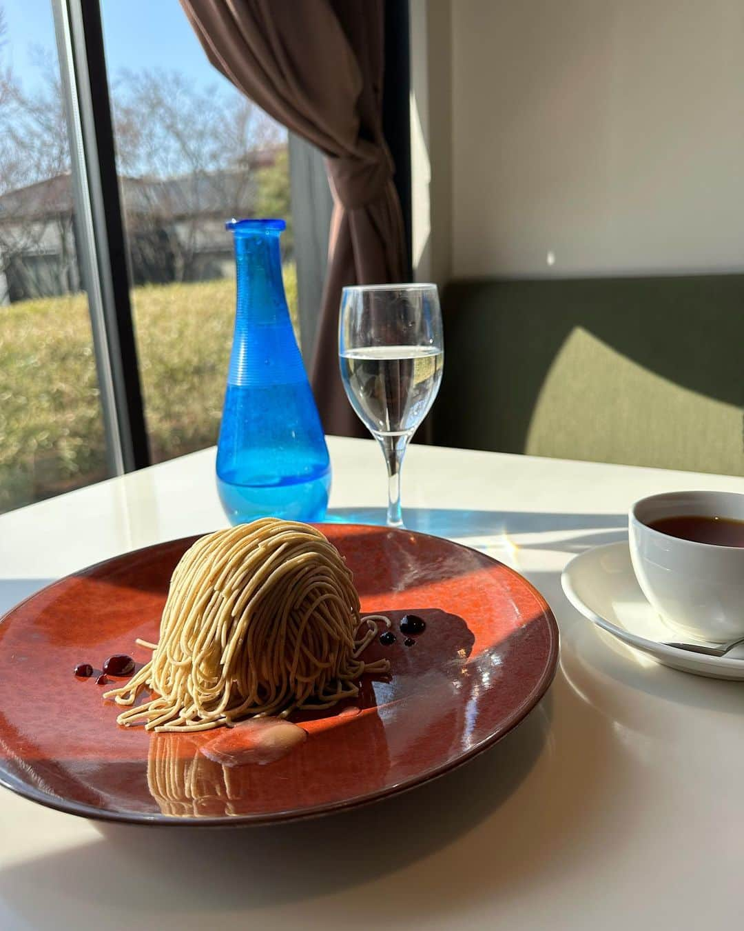 まりあのインスタグラム：「もう一回食べたいって 思うモンブラン初めて🌰！！ 次はランチも食べたいな♪  @evolve.500   📍長野県上高井郡小布施町小布施500 (10：00〜19：30)  #エヴォルベ  #モンブラン #長野カフェ #長野グルメ #長野スイーツ #小布施 #小布施カフェ」