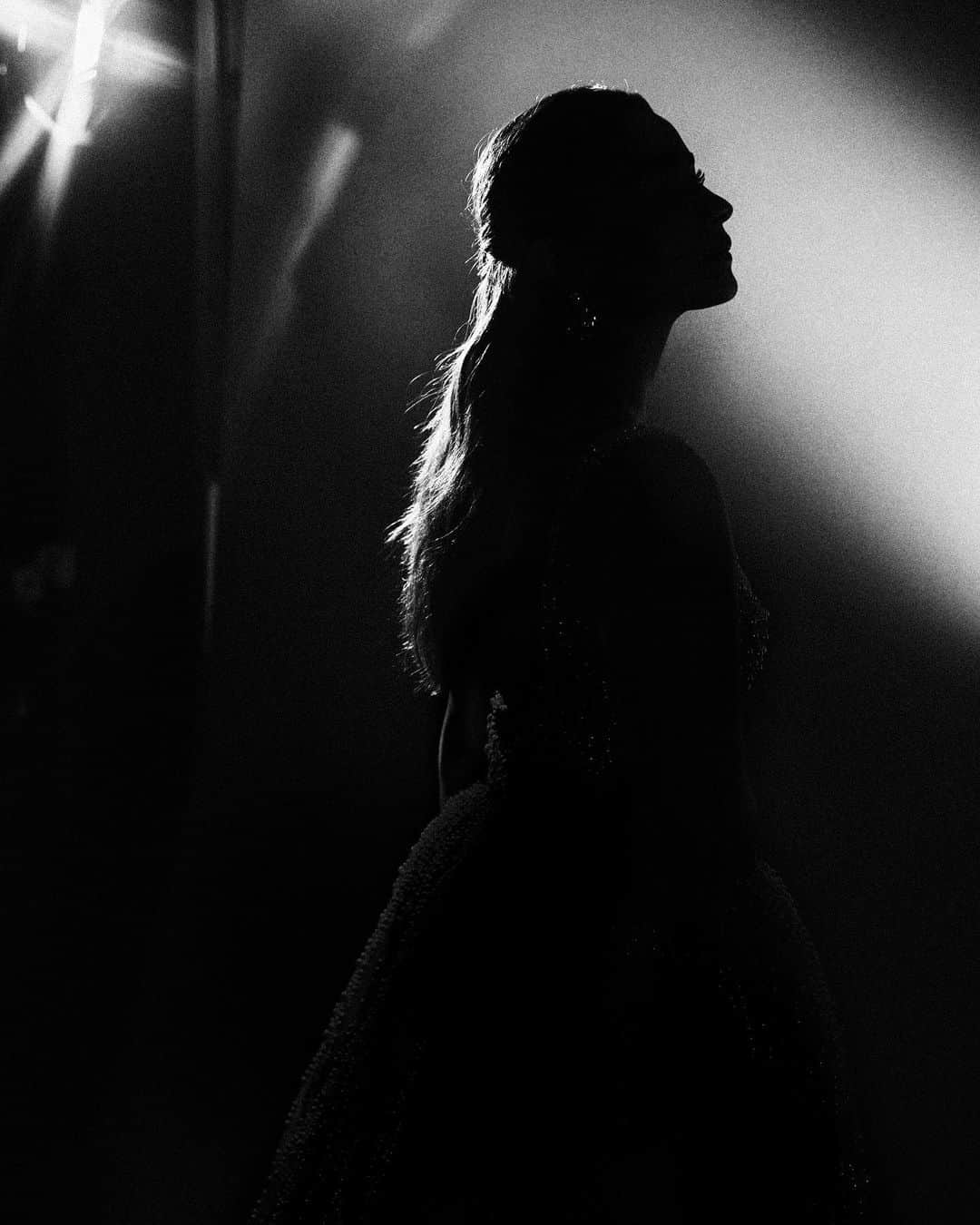 アリア・バットのインスタグラム：「& here we go 🖤」