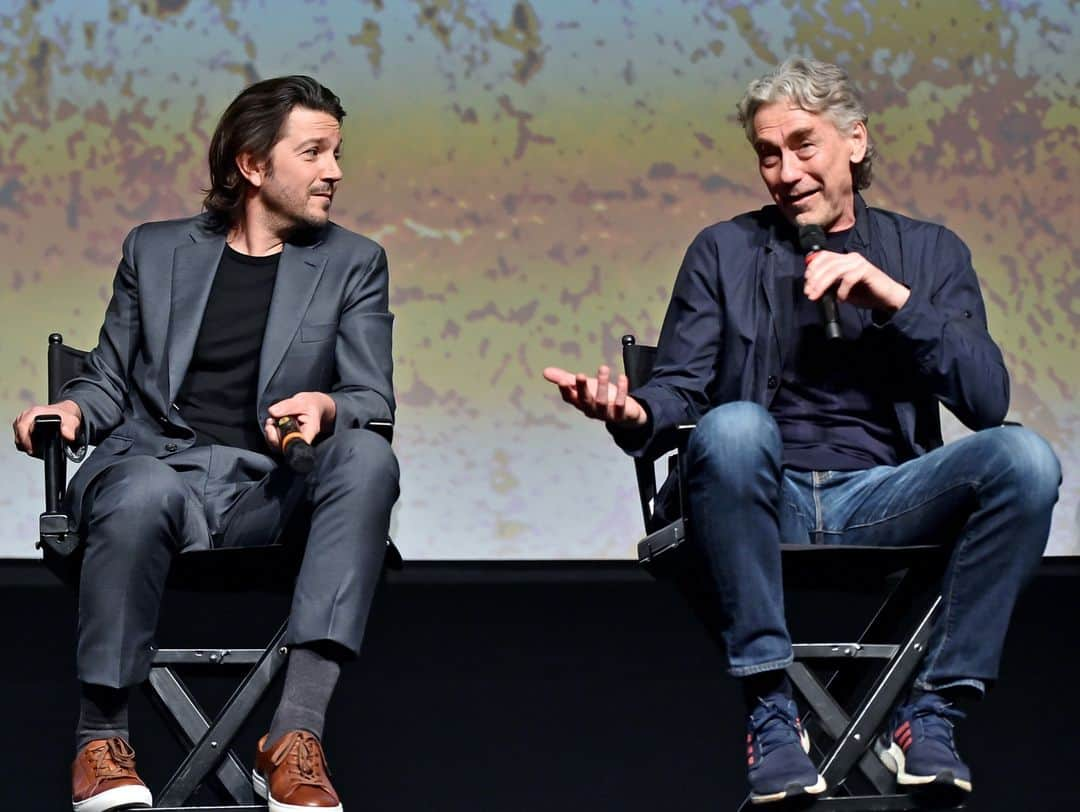 スター・ウォーズさんのインスタグラム写真 - (スター・ウォーズInstagram)「Creator/showrunner, executive producer and writer Tony Gilroy, executive producer Sanne Wohlenberg, executive producer/star Diego Luna and guest actors Andy Serkis and Fiona Shaw celebrated #Andor at an Emmy #FYC event in Los Angeles.」5月2日 6時41分 - starwars