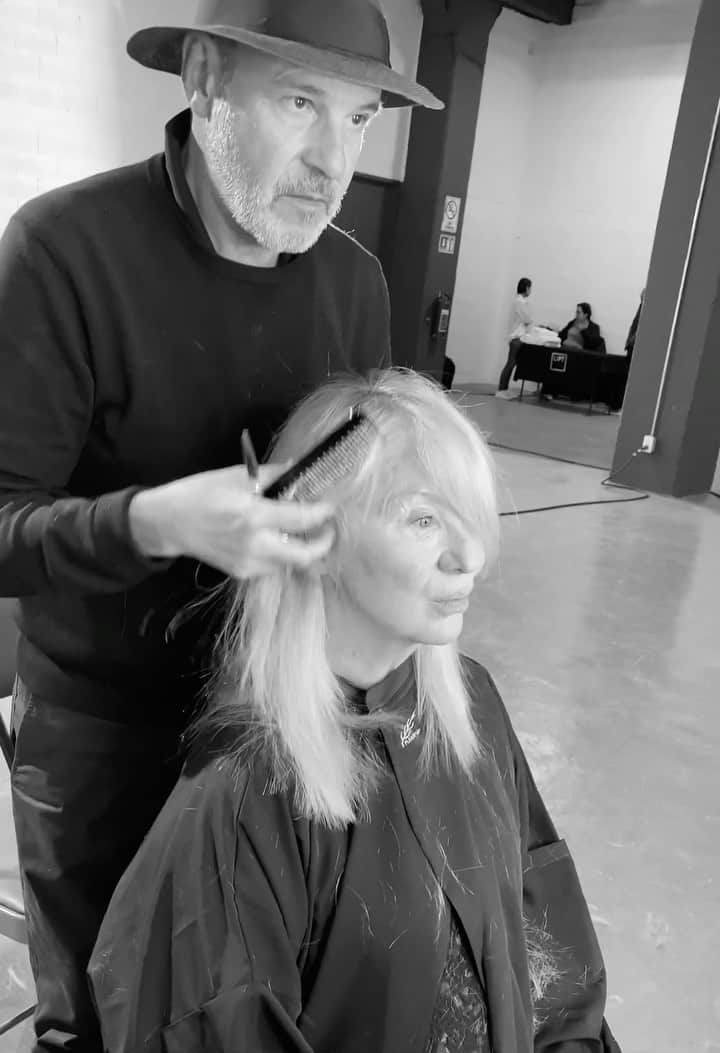 ValGarlandのインスタグラム：「All the trimmings courtesy of #HairHero @stephanelancien」