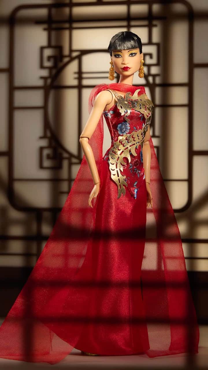 Mattelのインスタグラム：「Seeing is believing, and Anna May Wong’s courage and perseverance allowed generations of Asian Americans to see themselves on screen outside of stereotypes and typecasts. Widely regarded as the first Chinese American movie star, she made a substantial impact on representation in Hollywood and Mattel is honored to celebrate her legacy with a @Barbie Inspiring Women doll created in her likeness for Asian American and Pacific Islander (AAPI) Heritage Month.   #Barbie #AAPIHeritageMonth」