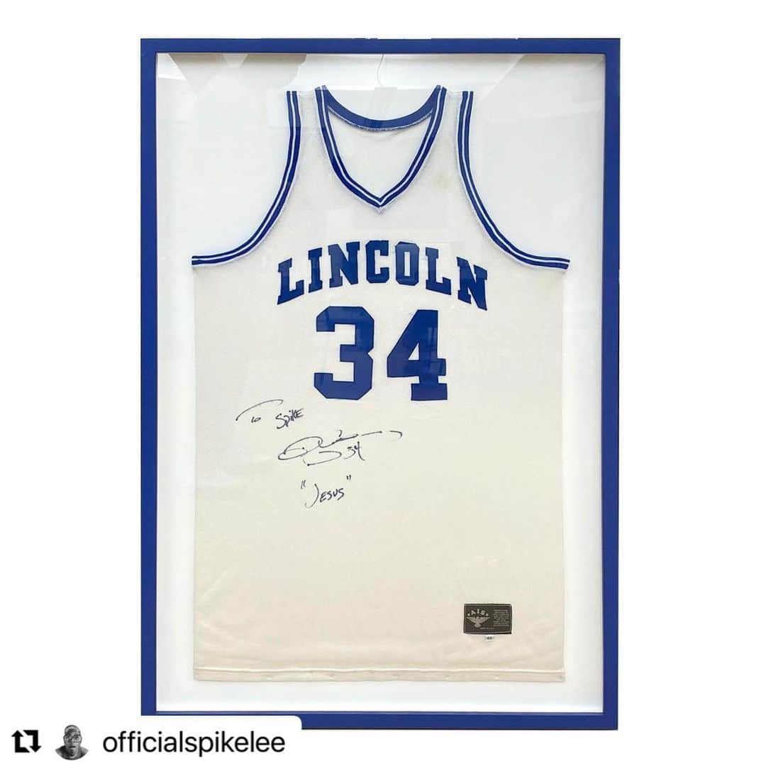 レイ・アレンさんのインスタグラム写真 - (レイ・アレンInstagram)「25 years ago today @officialspikelee approached me about being in a film of his. I had no idea that #hegotgame would have the impact on basketball and pop culture that it did. When Spike asked me to come in for an audition, I had serious doubts. I knew nothing about acting and more importantly as a young kid; how much time is this gonna take? I had serious questions. Looking back on everything now, I realized that I was trying to find any reason to say no. I was 21 years old just finishing my first @nba season, the last thing that I wanted to do was spend my whole summer working, let alone shooting a movie- what a mistake I almost made by almost saying no. There is not a day that goes by that someone does not call me “Jesus”. Lol. If you haven’t watched the movie- please go check it out and you’ll understand. Basketball has given me so many great opportunities in my life that I am so thankful for; being in this film is certainly one of them. Thank you @officialspikelee for the opportunity, and for teaching me how not only to be an actor but to have patience. I learned really fast that you act for free, you get paid to sit around and wait.  Thank you @rosariodawson and #Denzel for being who you are and being great point guards on set allowing me to find my space and get my shot off.  After every practice, tournament, game that my kids play in, I always ask them what did they learn. In every situation in life, you either win, or you learn, there is no losing in life. As I reflect on everything that I’ve done in my life I want to say to you all- You can’t be great if you say no to life! All you have to do is say ~floetry. Get off the couch, show up for yourself and your people and let great things happen to you. @40acresandamulefilmworks #spikeleejoint #imreadyformycloseupmrdemille #jesus #coneyisland #railsplitters #bigwilllie #unclebubba #lincolnhighschool」5月2日 7時36分 - trayfour