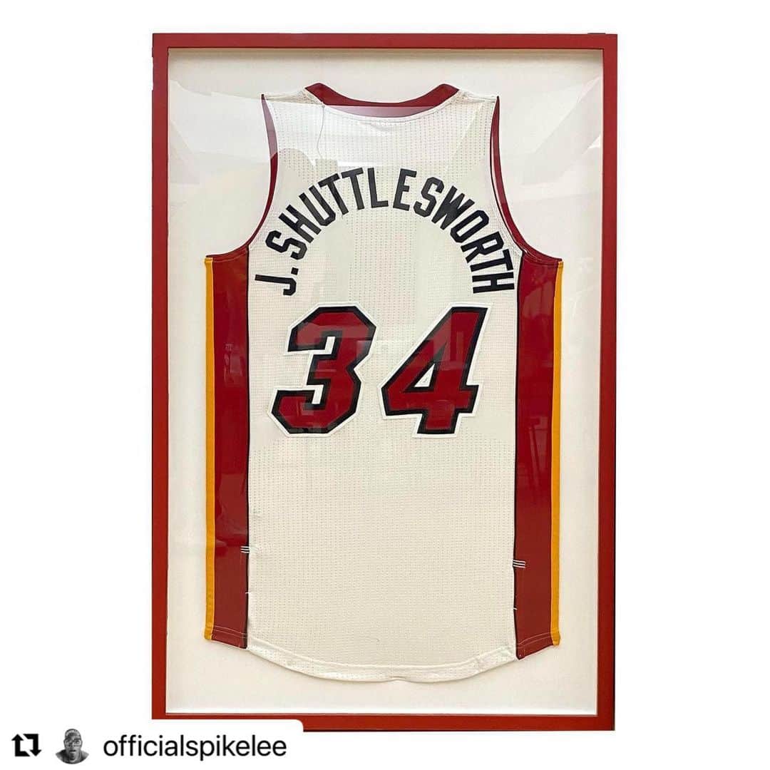 レイ・アレンさんのインスタグラム写真 - (レイ・アレンInstagram)「25 years ago today @officialspikelee approached me about being in a film of his. I had no idea that #hegotgame would have the impact on basketball and pop culture that it did. When Spike asked me to come in for an audition, I had serious doubts. I knew nothing about acting and more importantly as a young kid; how much time is this gonna take? I had serious questions. Looking back on everything now, I realized that I was trying to find any reason to say no. I was 21 years old just finishing my first @nba season, the last thing that I wanted to do was spend my whole summer working, let alone shooting a movie- what a mistake I almost made by almost saying no. There is not a day that goes by that someone does not call me “Jesus”. Lol. If you haven’t watched the movie- please go check it out and you’ll understand. Basketball has given me so many great opportunities in my life that I am so thankful for; being in this film is certainly one of them. Thank you @officialspikelee for the opportunity, and for teaching me how not only to be an actor but to have patience. I learned really fast that you act for free, you get paid to sit around and wait.  Thank you @rosariodawson and #Denzel for being who you are and being great point guards on set allowing me to find my space and get my shot off.  After every practice, tournament, game that my kids play in, I always ask them what did they learn. In every situation in life, you either win, or you learn, there is no losing in life. As I reflect on everything that I’ve done in my life I want to say to you all- You can’t be great if you say no to life! All you have to do is say ~floetry. Get off the couch, show up for yourself and your people and let great things happen to you. @40acresandamulefilmworks #spikeleejoint #imreadyformycloseupmrdemille #jesus #coneyisland #railsplitters #bigwilllie #unclebubba #lincolnhighschool」5月2日 7時36分 - trayfour