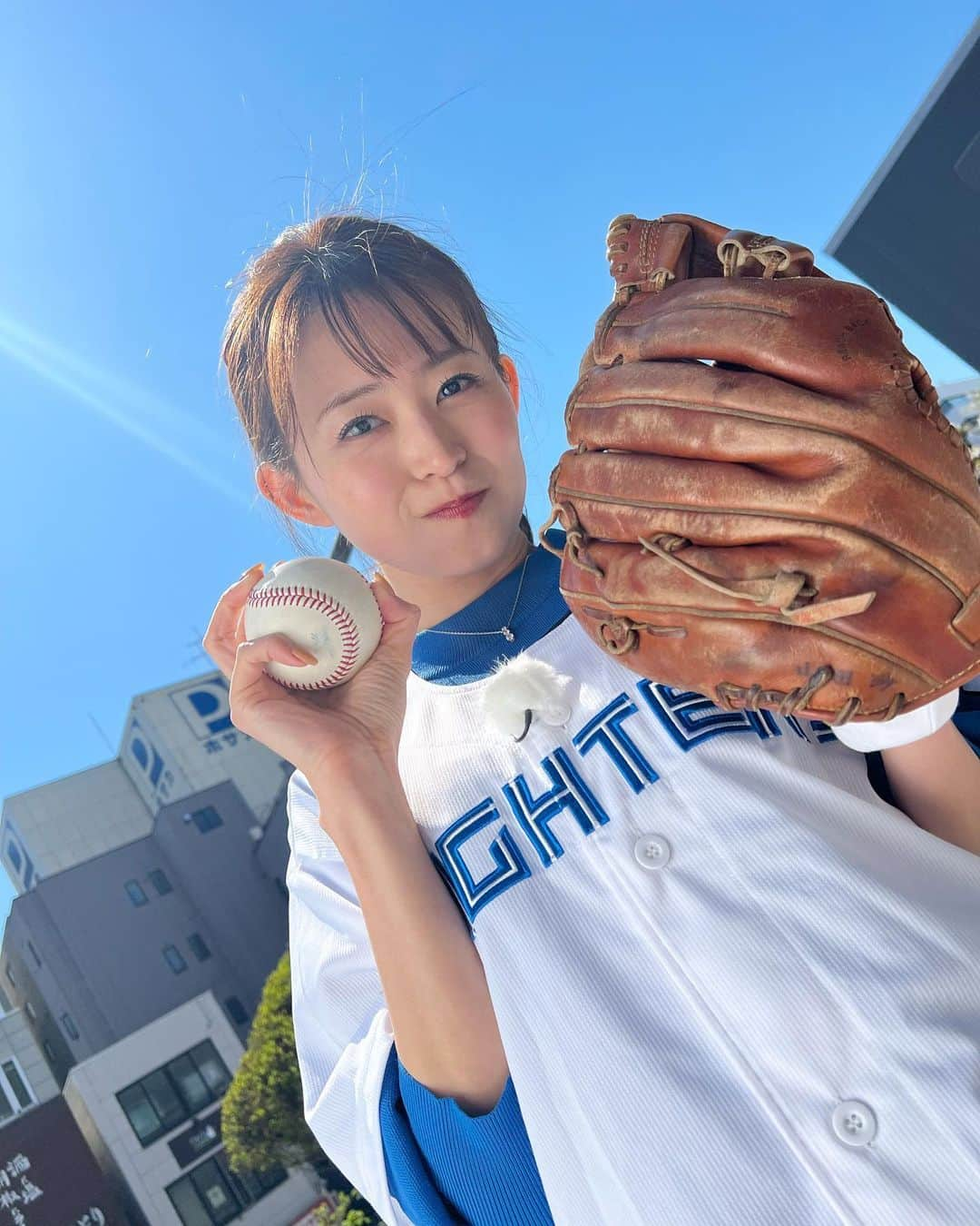 大家彩香さんのインスタグラム写真 - (大家彩香Instagram)「連日ご案内している 新球場でのイベントは、いよいよ 明日からです😊🌸  ♥️日にち:5/3から5/7の5日間 ♥️場所:新球場Fビレッジ@北広島 ♥️目的:直接みなさんに日頃の感謝をお伝えする♡ファイターズとタッグを組んで新球場の開業を盛り上げる‼︎ ♥️出演:3日のどさんこワイド朝 　　　　現場から生中継 　　9:30-11:00 イベントの魅力紹介生放送 　　12:15〜グラウンドでどさ朝ステージ （→ナニ派リサーチのスペシャル版をお送りします！ささやかですが、プレゼントも用意していますので、ぜひご参加下さい♪）  4日:1×8いこうよ！の収録で 　　ずーっと新球場♡ 　　13:45〜グラウンドでセレモニー 　　14:00〜公開ボウリング  大家は、こんな感じのイベントスケジュール予定です🌸  みなさんとお会いできることを 楽しみにしております💕💕 ぜひぜひ会場にいらして下さい♥️  #北海道 #札幌テレビ #どさんこワイド朝 #stv #女子アナ #大家彩香 #ボウリング #公開試合 #ファイターズ　とコラボ #新球場 #エスコンフィールド #65周年イベント」5月2日 7時41分 - ayaka_oie_official