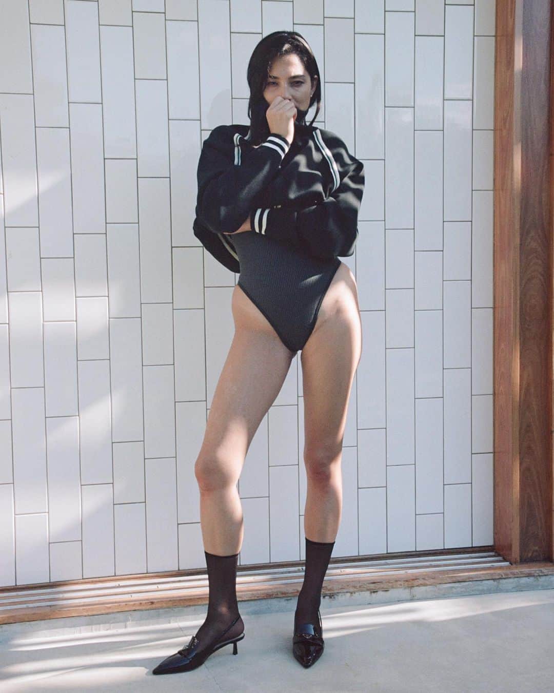 ジェシカ･ゴメスのインスタグラム：「NEW NAGNATA CAMPAIGN @nagnata_  Photographed by @sly__morikawa  Styled by @vanessa_coyle  Hair & Make Up by @colettemiller__  Words by @lauramay_   An intimate series with Jessica Gomes exploring  the sensuality of seamless and the innate luxury of natural fibre knitwear.   Nagnata is derived from the Sanskrit word ‘nagnatA’, translating as ‘nakedness’ alluding to one’s natural state.   A creative project between Nagnata and Jess Gomes, lensed by Sly Morikawa and styled by Vanessa Coyle.  🧿」