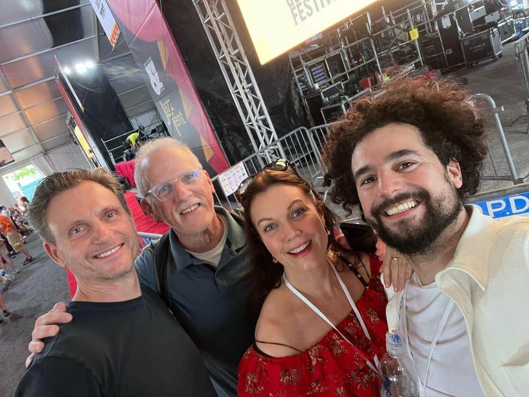 ベラミー・ヤングさんのインスタグラム写真 - (ベラミー・ヤングInstagram)「MY FIRST #JAZZFEST !! 🎶🔥🎉 And the best partners in crime to experience it with. 🥰 We got to see @pedrosegundoofficial play with @johnmichaelbradford & @jonclearymusic + surprise sit-in's with @jamiecullum & @preshallband ! 🤩🤩🤩 On top of THAT, the other shows we saw were also amazing (@dalovebirds @sonny_landreth_official (in the POURING rain) @irmathomasnola ). THEN Sat night, @tromboneshorty blew e'rybody's mind with his annual show at the @saengernola : getting to see him & his band perform is gift enough, but the GUESTS were INSANE (@callmekingfish @mavisstaples @tajmahalblues #Yola (mentions are blocked) @coryjwong & STEVE MILLER (of @stevemillerband ))!!!  I gotta work on my stamina for next year cuz I am THRASHED- but #NOLA, there's no place like YOU! THANK YOU for every jaw-dropping, joyful moment!!  Sending everybody so much LOVE! And MUSIC! #NewOrleans #JazzFestival ❤️🎶❤️🔥❤️🎉」5月2日 7時53分 - bellamyyoung