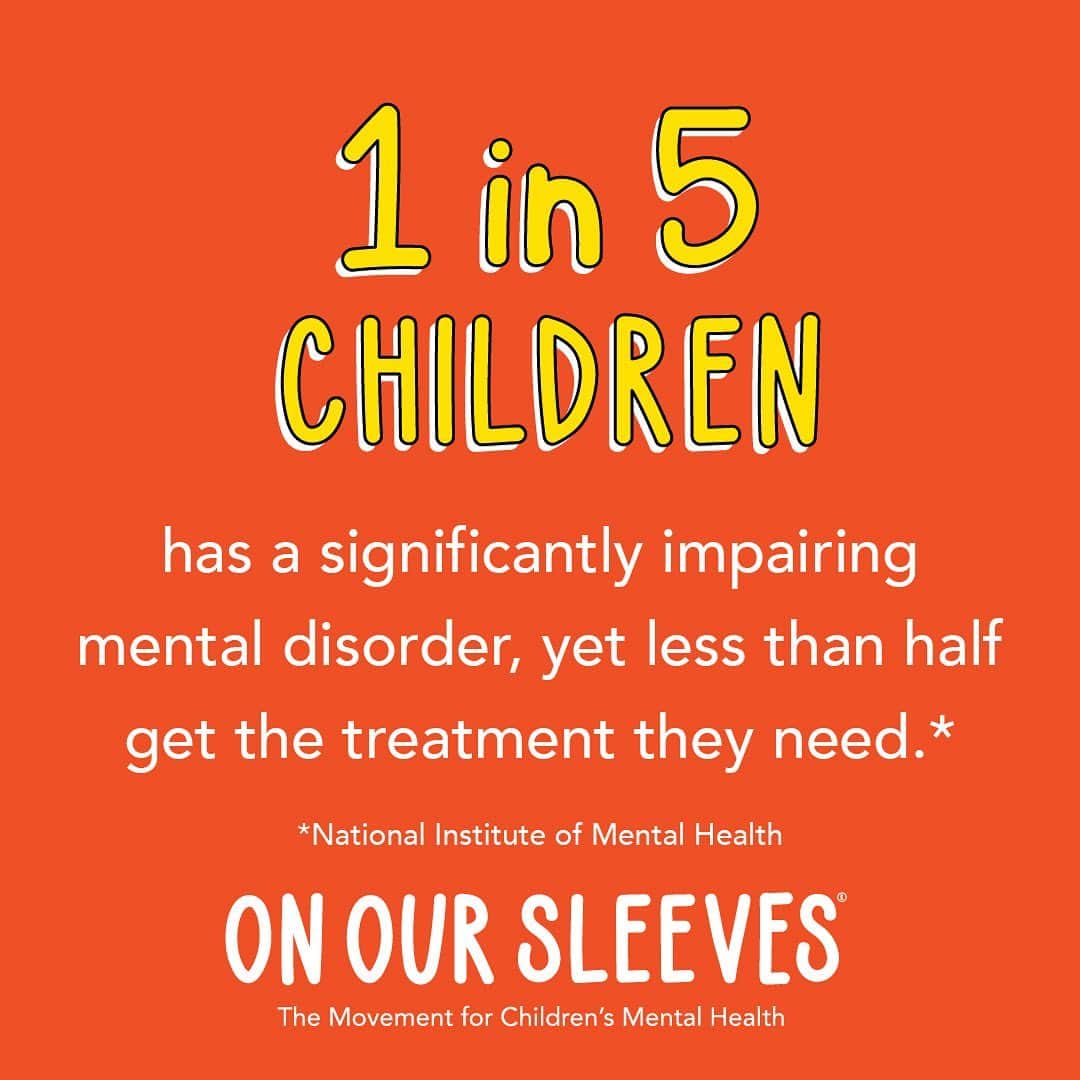 グラント・ガスティンさんのインスタグラム写真 - (グラント・ガスティンInstagram)「With 1 in 5 children living with a significant mental health disorder and half of all lifetime mental health concerns starting by age 14, we need to give kids a voice. @OnOurSleevesOfficial, the movement for children’s mental health, aims to provide every community in America with free, clinician-informed resources necessary for breaking child mental health stigmas and educating families and advocates – because no child or family should struggle alone. The conversation starters from On Our Sleeves help our family stay connected and build healthy relationships with one another. Anyone can get these conversation starters at OnOurSleeves.org. #OnOurSleeves #ChildrensMentalHealth #MentalHealthAwareness」5月2日 7時51分 - grantgust
