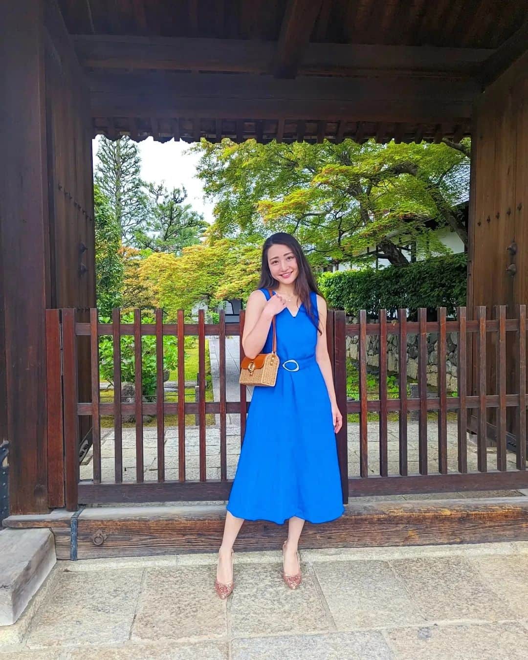Hiromi Tomiiさんのインスタグラム写真 - (Hiromi TomiiInstagram)「おはよーん! 今日はいいお天気😊 . . 先日は京都は妙心寺に行ってきました◎ 広すぎて一日では回りきれんやんってくらい見どころ満載◎ . . . 今年のフェスファッションはSHEINで決まり！ HOTで新しいフェススタイルを楽しもう！ 会場やその日の気分でお好きなスタイルを選べる Y2K、大人ナチュラル、ウエスタンサーフ、セクシーモード、マリンパーティー、ゴズパンクの6つのコレクションがあるよー😊 1,000点以上のフェスアイテムがあるから、コレクションアイテムを組み合わせてコーデを組んだり、まるっとコーデを着こなしても◎ 今年の夏は、SHEINでフェスをもっとHOTに！ . フェスファッションアイテムがたくさんあるんだけど デイリーでも使いまわしできる◎  . 🌟クーポンコード Coupon Code：  JPSMF031  (extra 15%~20% off, valid until 6/30) . . お買い上げ金額1～5,999円まではセール価格より15%OFF、6,000円以上は20%OFF♥ 利用期限　〜6月末日までだよ😊 . ひろみが着たコーデ商品を載せておくね! . MOTF PREMIUM ベルテッド リネンブレンド ポケットドレス 14116329 . . カラーブロック 小 にとって ビーチ バケーション トラベル わら編みバック 13780518 . . メタリック ポイントトゥ スティレットヒール スパンコール スリングバック パンプス 11760509  . . sponsored  @Shein_japan　@Shein_official #SHEINforAll #SHEINmusicfest #SHEINpartner  #ad . . #妙心寺　#京都観光 #春コーデ　#スカートコーデ　#旅行コーデ#ワンピースコーデ #yoga#筋トレ#ダイエット#ボディーメイク #筋トレ女子#ダイエット仲間募集 #京都　#kyoto  #kyotojapan　 #京都散歩」5月2日 7時57分 - hiromi.tomii