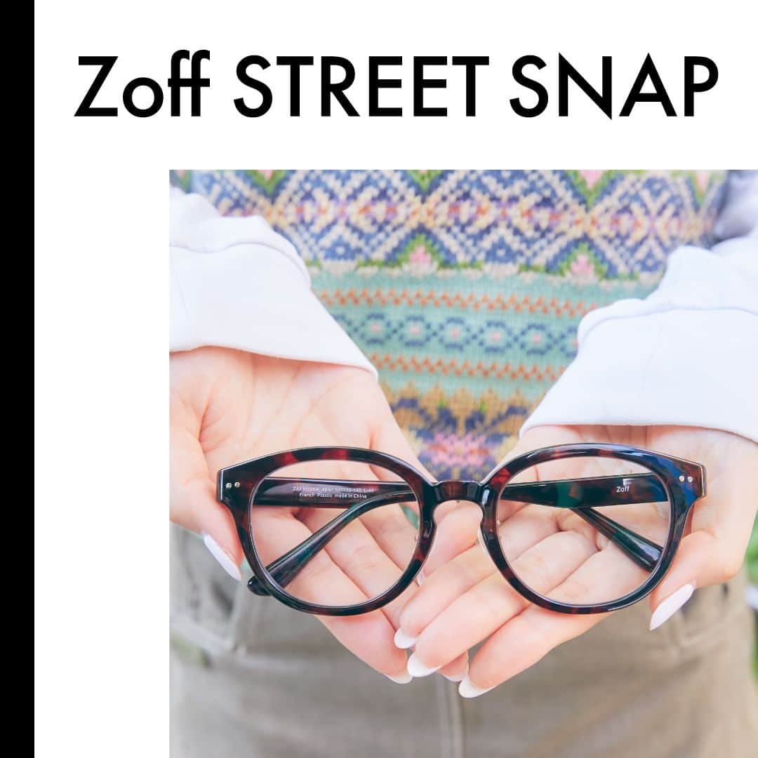 Zoff Officialのインスタグラム：「【Zoff STREET SNAP @表参道】 オシャレなあの人が選ぶ、メガネ。 街のオシャレな人に、その日のコーデや気分に合わせてZoffのメガネを一つ選んでもらいました。  ZA231020_49A1 (べっこう柄)　￥8,800 ※税込・セットレンズ代込み  model：小西莉々栞　@riri_.cony  #Zoff #メガネ #ファッションスナップ #べっこう柄 #ボストン #伊達メガネ #ゾフ #表参道 #ファッションスナップ #ストリートスナップ #streetsnap #fashionphotography」
