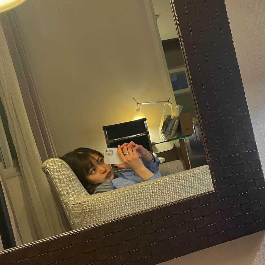 前田亜美のインスタグラム：「. . 韓国で泊まったホテルが良すぎて… ボーっとして気づいたら3時間くらいソファいた〜〜笑 . . 🇰🇷🍯🤍 . 基本、ホテルと家では前髪なし( ◜ᴗ◝)   #韓国  #渡韓  #韓国旅行」