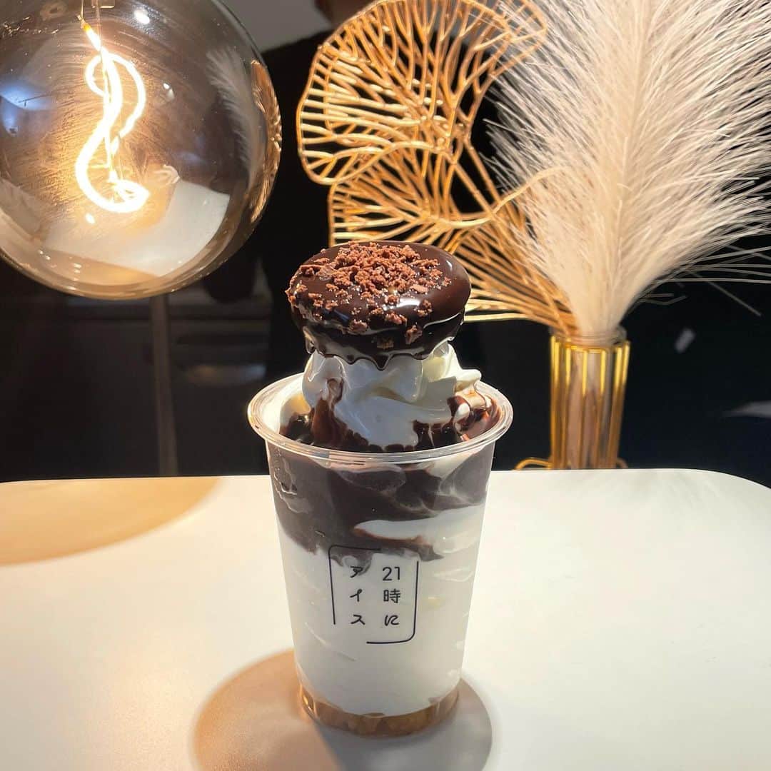 田倉暉久さんのインスタグラム写真 - (田倉暉久Instagram)「｢21時にアイス｣🍨素敵な場所でした ほんとに美味しいです！   #21時にアイス」5月10日 13時30分 - teru_supafuru