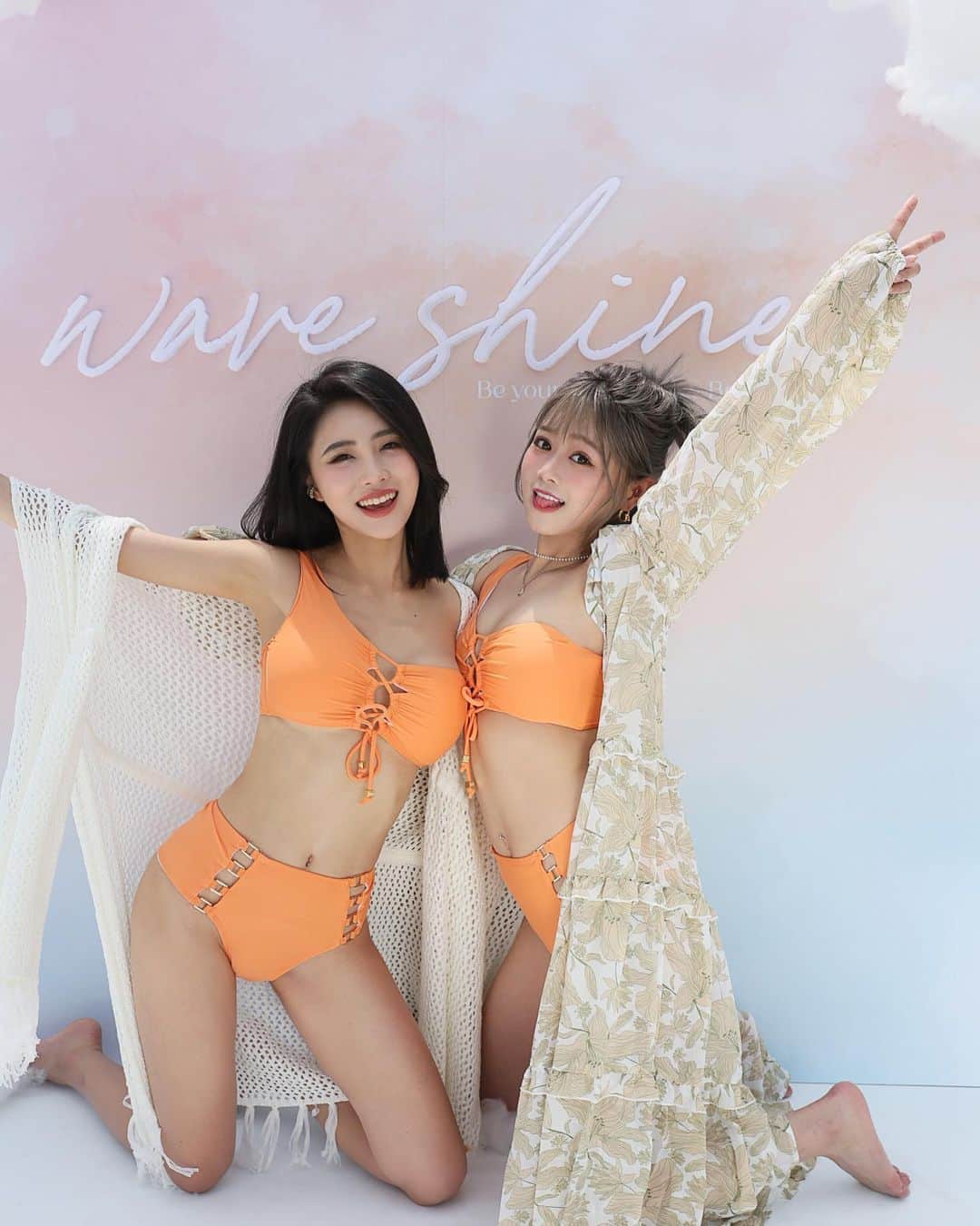 徐薇涵（Wei Han Xu）のインスタグラム：「這麼用心的景多發一下不為過吧 🥹 放些大家的合照🤤養眼呀 Wave shine的泳衣效果絕絕子 但平常有在美胸按摩也很重要呀 把氣節、淋巴按順心也舒暢了 （ㄋㄟˉㄋㄟ也變軟Q)(>^ω^<) 想要調整胸型、變大的女孩 歡迎私訊我唷♡ 也可以看美胸精選我的專屬美胸師 為大家解惑～ 記得報 海豚推薦有999體驗價🙌🏻」