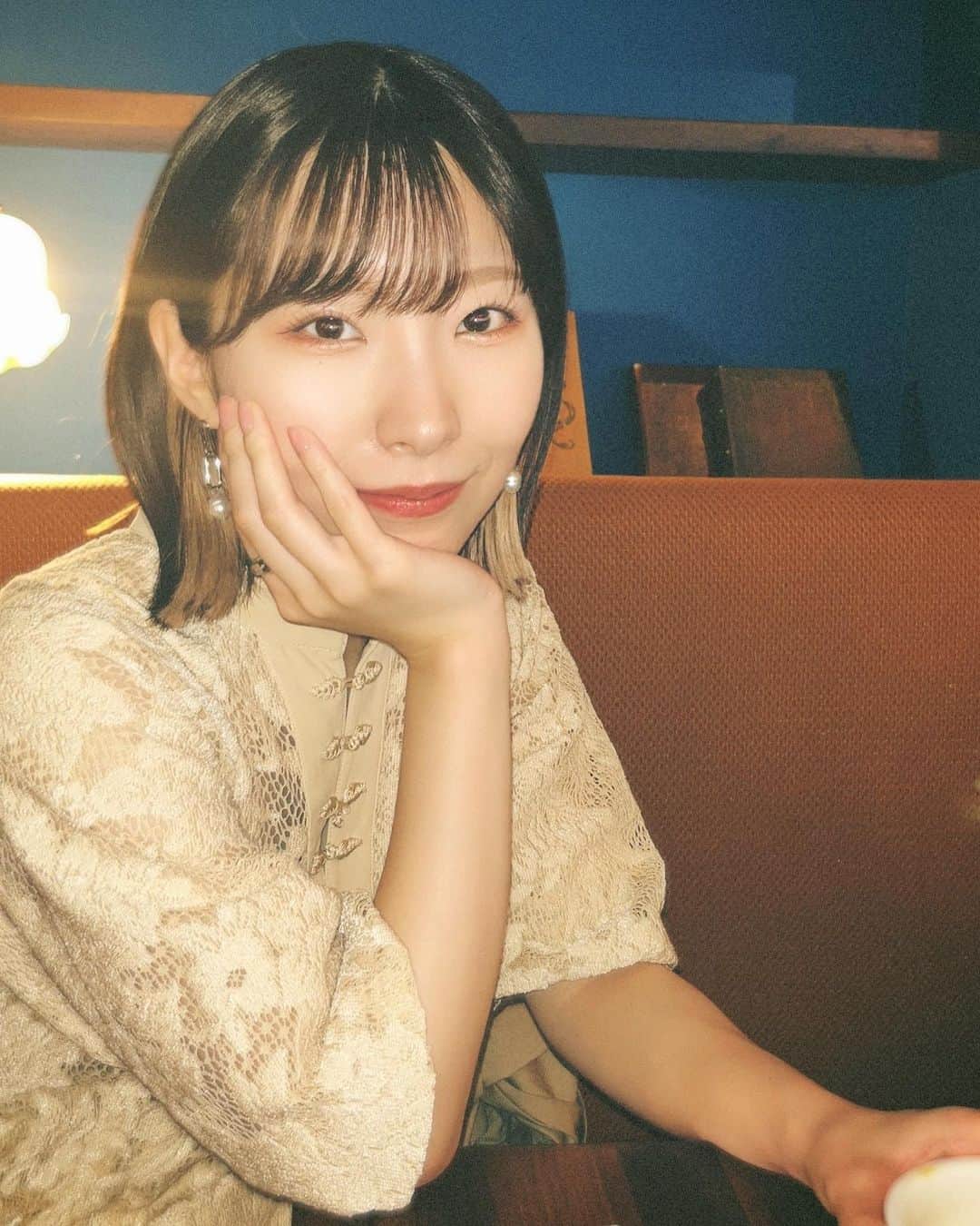 岩佐美咲のインスタグラム：「フィルムカメラ風のアプリ、めっちゃいいじゃんか〜　　　　　　　　　　　　 　　　　　　　　　　　　　　　　　　　 #フィルムカメラ #アプリ #ee35フィルム #写真 #カフェ #コーヒー #東京カフェ #渋谷 #渋谷カフェ」