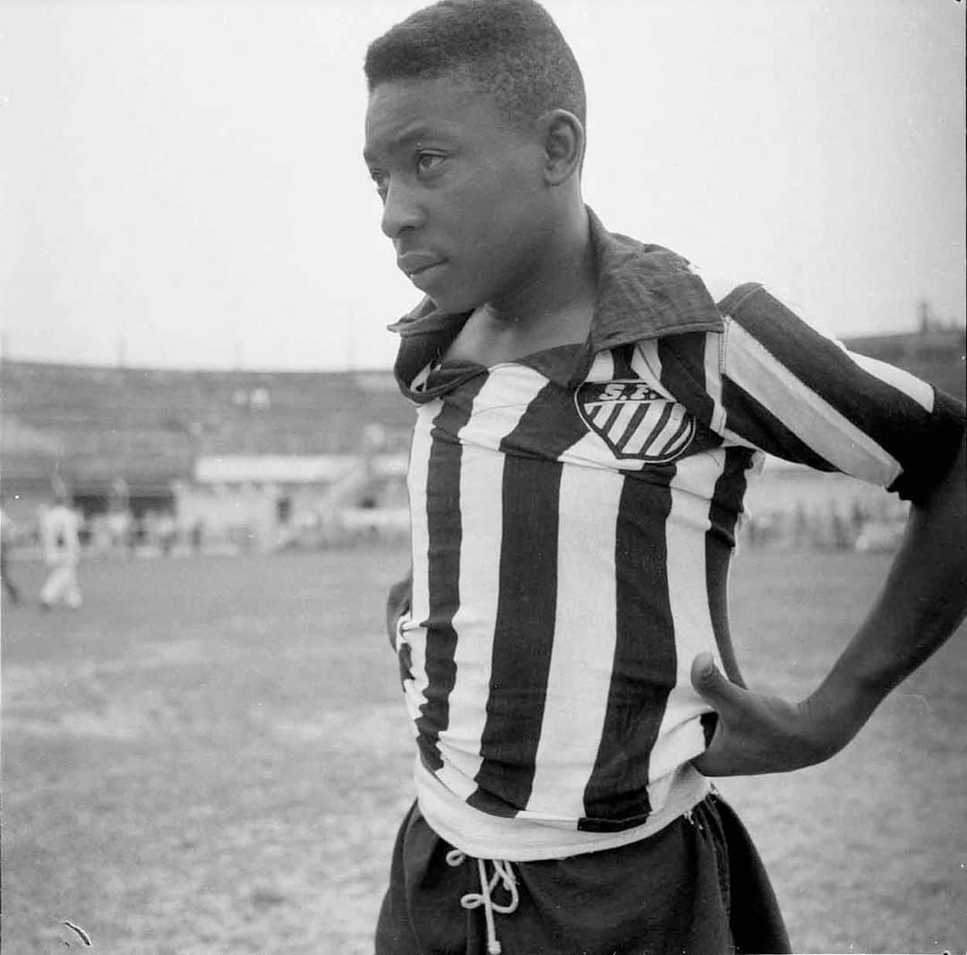 ペレのインスタグラム：「No Dia do Trabalho, queremos lembrar que o Rei Pelé um dia foi apenas um menino com um sonho. Vestindo sua camisa preferida para mais uma jornada, dia após dia, ele mostrou seu talento e conquistou o mundo inteiro. Hoje, ele é inspiração para todos nós conquistarmos nossos objetivos. Nada é impossível.  . On Brazilian Labor Day, we want to remember that Pelé was once just a boy with a dream. Wearing his favorite jersey, day after day, he showcased his talent and conquered the world. Today, he’s an inspiration to all of us to aim for our goals! Nothing is impossible.」