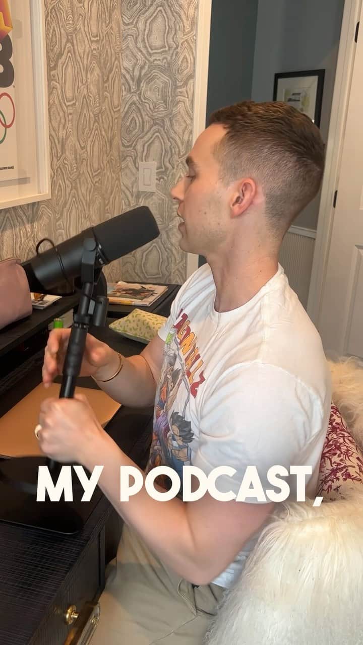 アダム・リッポンのインスタグラム：「This is *THE* microphone that I use when @thedanielleyoung and I record NORMALIZE THIS. To hear this bad boy in action (aka our newest episode) CLICK THE LINK IN THE BIO.」