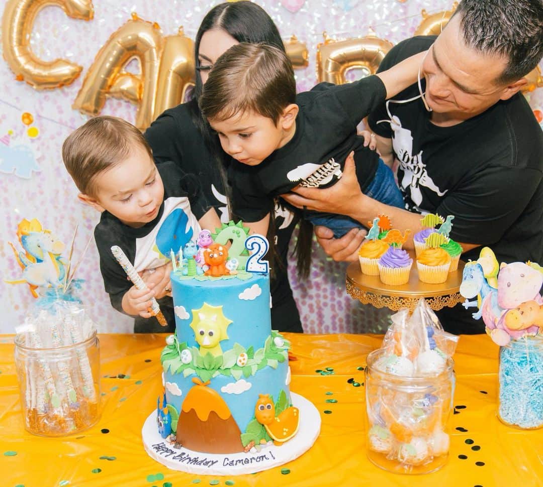 ディーナ・ニコール・コルテーゼさんのインスタグラム写真 - (ディーナ・ニコール・コルテーゼInstagram)「My baby turns 2 today .. I can’t believe how fast time flew.. I feel like I was just in Vegas filming telling my roomies I was pregnant .. when cami was in my belly he was the most relaxed chill baby .. sometimes I needed to push him Around to make sure he was okay .. I told everyone this kid is going to be my chill kid .. welp here we are two years later and boy.. Cameron your my little spit fire .. my little bruiser .. everyday you impress with all the new things you learn and do.. your so independent for a two year old and you def March to the beat of your own drum .. but your also such a cuddly little pea.. and love your mommy and brother and daddy so so much.. your so affectionate and loving please never stop cuddling me  my little cuddle bug .. I love you so so much my little cami .. have the happiest birthday ❤️」5月2日 0時10分 - deenanicole