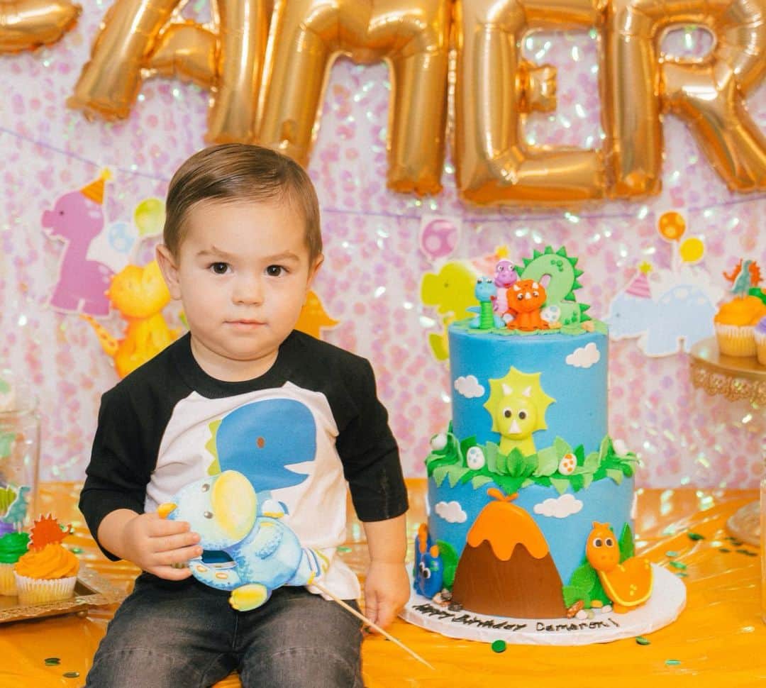 ディーナ・ニコール・コルテーゼさんのインスタグラム写真 - (ディーナ・ニコール・コルテーゼInstagram)「My baby turns 2 today .. I can’t believe how fast time flew.. I feel like I was just in Vegas filming telling my roomies I was pregnant .. when cami was in my belly he was the most relaxed chill baby .. sometimes I needed to push him Around to make sure he was okay .. I told everyone this kid is going to be my chill kid .. welp here we are two years later and boy.. Cameron your my little spit fire .. my little bruiser .. everyday you impress with all the new things you learn and do.. your so independent for a two year old and you def March to the beat of your own drum .. but your also such a cuddly little pea.. and love your mommy and brother and daddy so so much.. your so affectionate and loving please never stop cuddling me  my little cuddle bug .. I love you so so much my little cami .. have the happiest birthday ❤️」5月2日 0時10分 - deenanicole