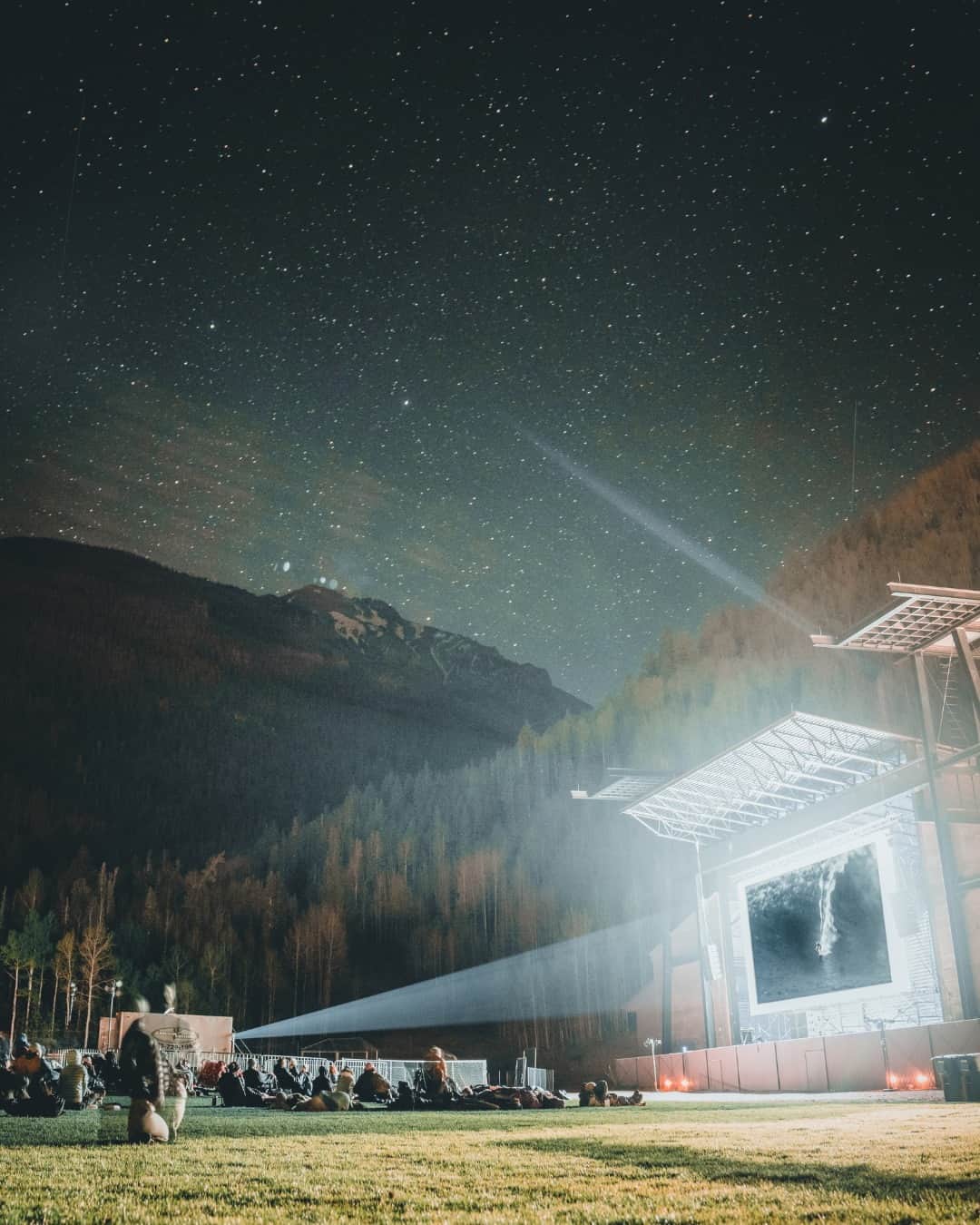 オスプレーのインスタグラム：「Documentary films allow us to see new places, add new adventures to our bucket lists, and take action on important causes. We are proud to once again support @Mountainfilm this year during their 45th annual festival in Telluride, CO May 25 - 29. Passes available NOW! Learn more at mountainfilm.org - linked in our bio.   📷 1: Bash Jelen  2: Ben Eng  #OspreyPacks」