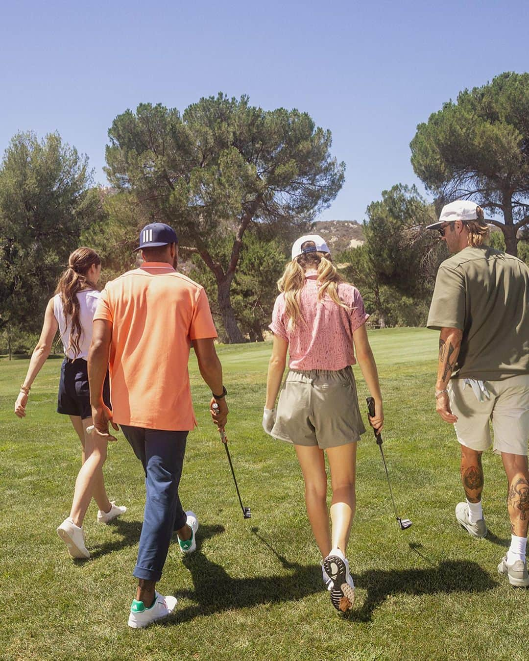 adidas Golfさんのインスタグラム写真 - (adidas GolfInstagram)「Swing into Summer  Golf season is officially here so go out and play ⛳️  Play your way in the Go-To Golf clothing collection.   Available now at the link in bio  #golf #골프 #ゴルフ#高尔夫」5月2日 0時02分 - adidasgolf