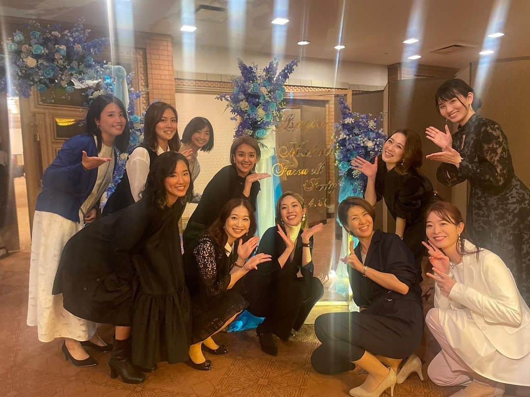 矢吹世奈のインスタグラム：「・ 4/30 ゆいの千秋楽でした💛  おつかれさま✨  月組さんの公演も もちろんひとりで観に行かせていただいて ひとりで感動してました…🥺🥹 （インスタにも上げずに。笑）  ゆいは宝塚の受験生時代を知ってる 数少ない同期なのです。 出会いは中学3年生。 同い年なのに その頃からもう男役さんにしか見えなくて 一緒にレッスン受けてたのが懐かしい。🥺  これからのゆいの人生も 幸せでありますように。  #97期 #朝霧真」