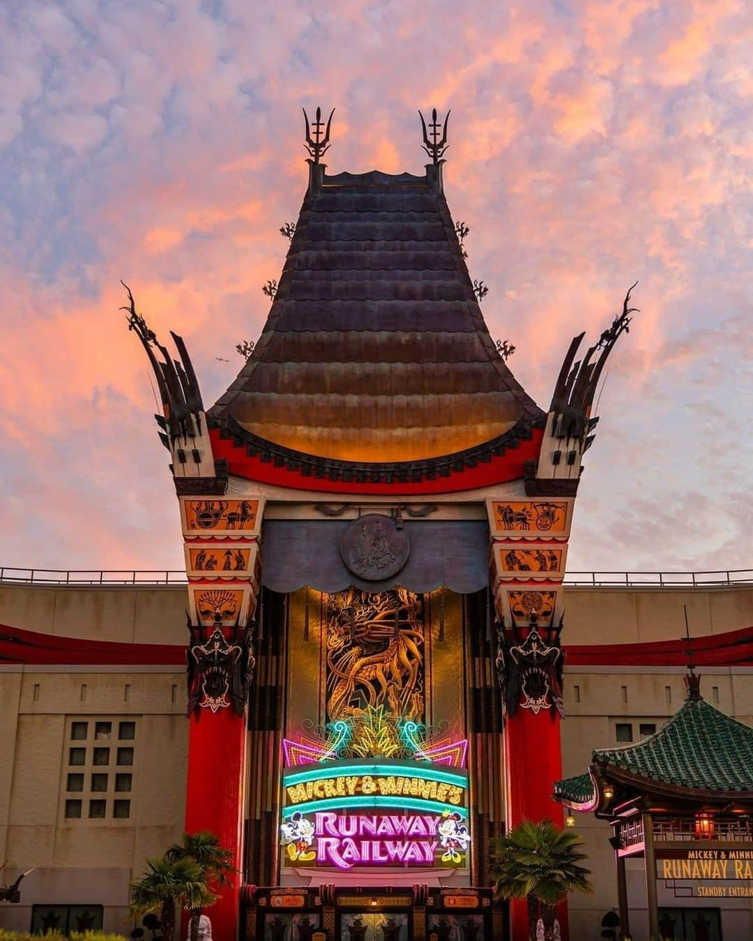 Walt Disney Worldさんのインスタグラム写真 - (Walt Disney WorldInstagram)「Happy Anniversary to Disney's Hollywood Studios! Drop a 🎢 to help us celebrate 34 years of adventure! (📸: @cainxcvii, @myorlandopics, @themeparkalex, @brian_martin_photo)」5月2日 0時13分 - waltdisneyworld