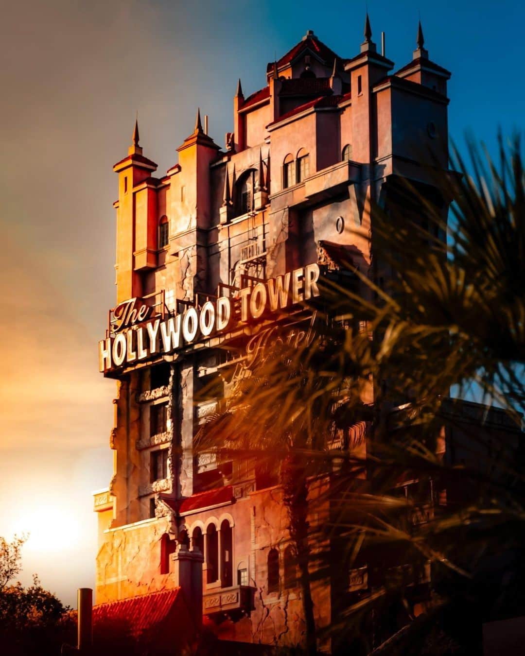 Walt Disney Worldのインスタグラム：「Happy Anniversary to Disney's Hollywood Studios! Drop a 🎢 to help us celebrate 34 years of adventure! (📸: @cainxcvii, @myorlandopics, @themeparkalex, @brian_martin_photo)」