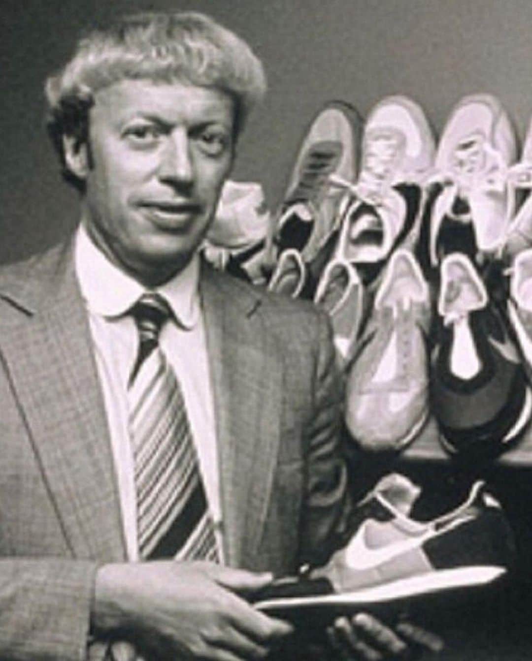 Nice Kicksさんのインスタグラム写真 - (Nice KicksInstagram)「On this day in 1972, Phil Knight and Bill Bowerman made Nike official and became the most successful sportswear brand in history ✔️ @nicekicksvault」5月2日 0時20分 - nicekicks