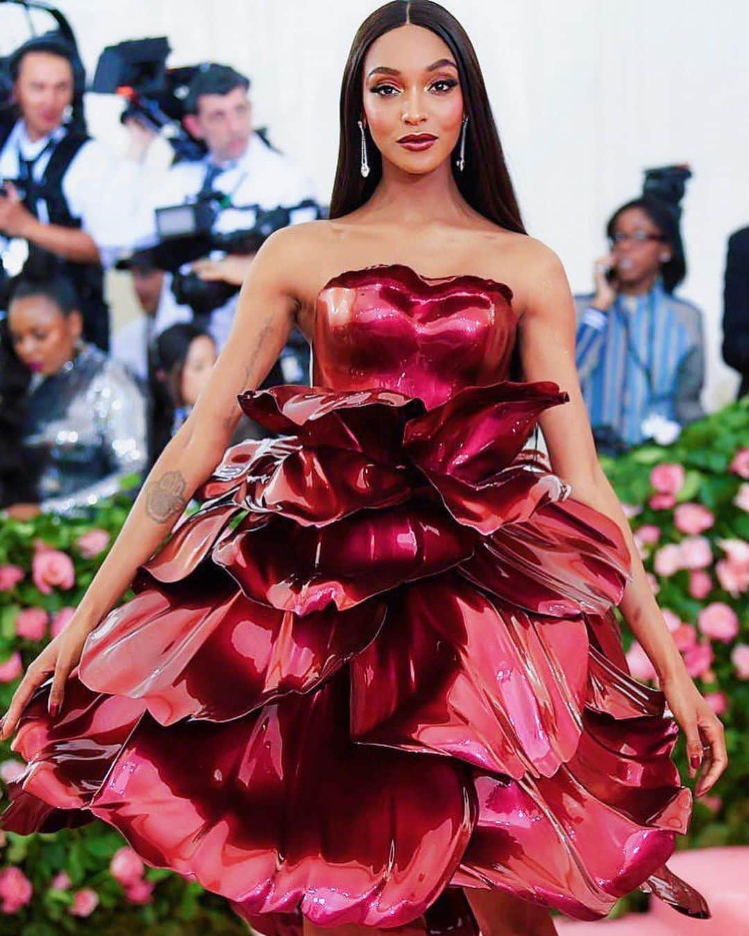 ジョーダン・ダンのインスタグラム：「first Monday in May & the event responsible for some of my favourite fashion moments. ♥️」