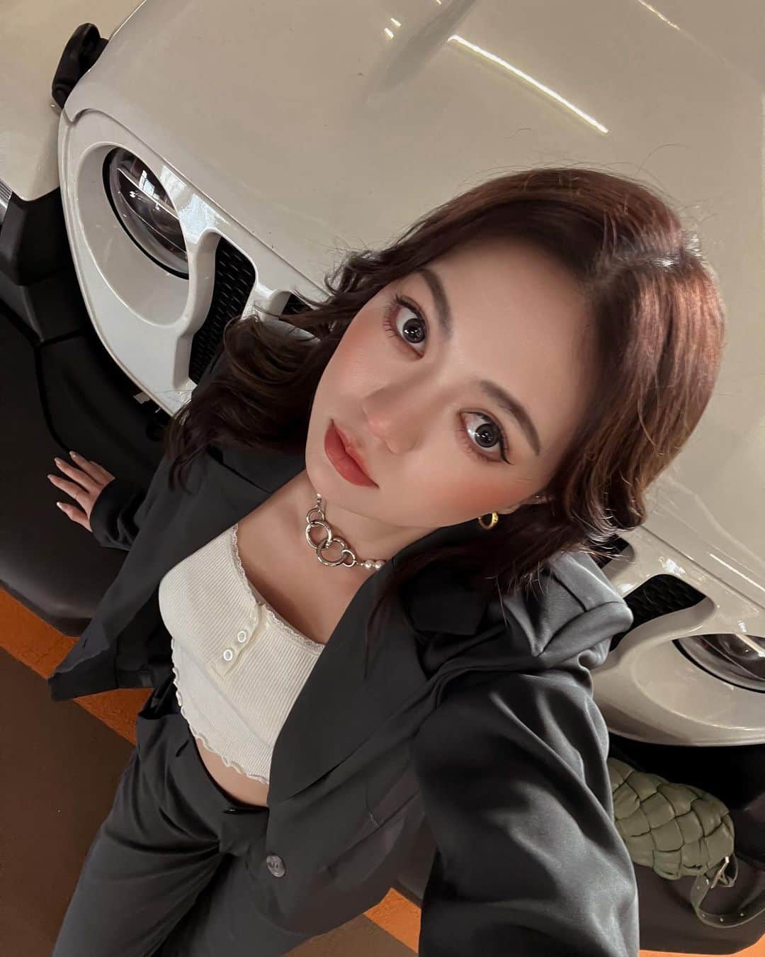 のインスタグラム：「🩶⛓️🎱👽  気づいたらやっほー5月♡ 毎日秒なんだけど早すぎ🌚  最近めちゃめちゃ着てるsetupは @blondey_official のっ♡ 今の時期どんぴしゃでめっちゃ着れる🩶  #5月 #hellomay」