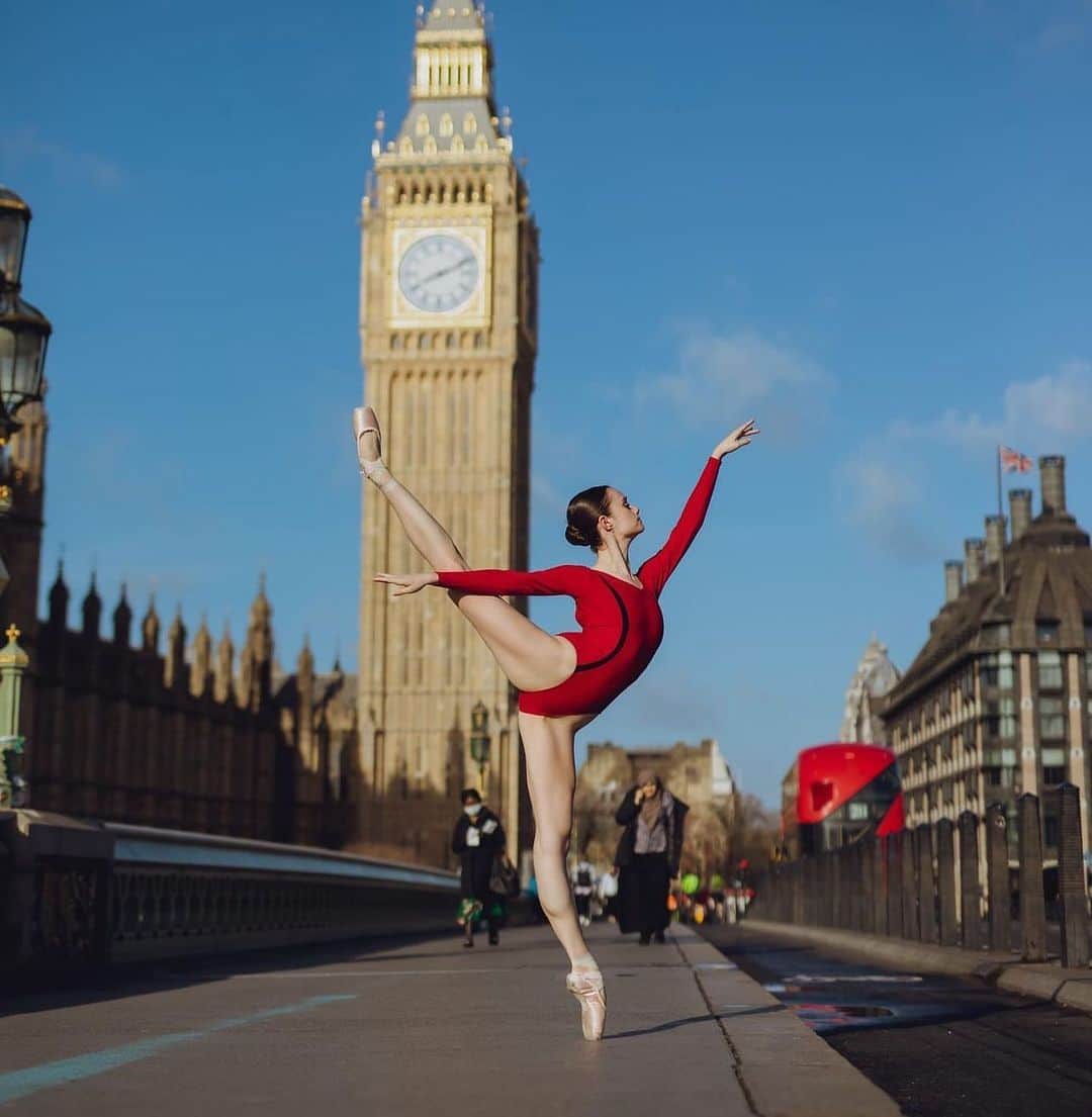Ballet Is A WorldWide Languageさんのインスタグラム写真 - (Ballet Is A WorldWide LanguageInstagram)「Gorgeous ✨ @ambernovella by @evanysphotography   #amberskaggs #worldwideballet 🫶🏻✨🥰」5月2日 0時45分 - worldwideballet