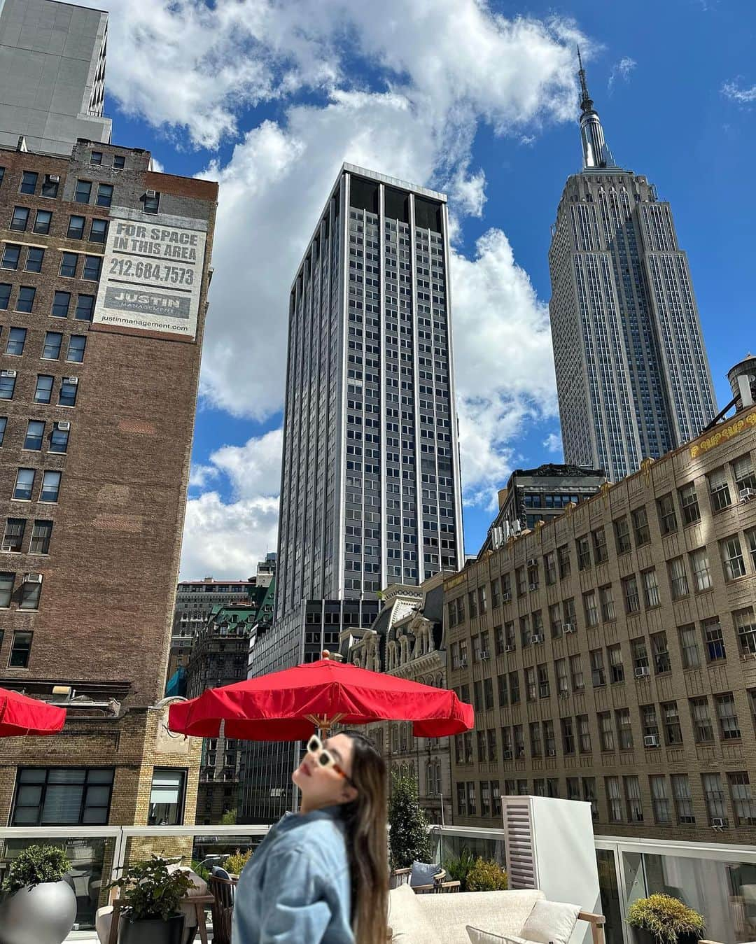 Vicky Shuさんのインスタグラム写真 - (Vicky ShuInstagram)「Finally SUNSHINE!!   Thank you @superstylist_fashionworld for the picture  #perjalananvickyshu #newyork #maribercinta」5月2日 0時38分 - vickyshu