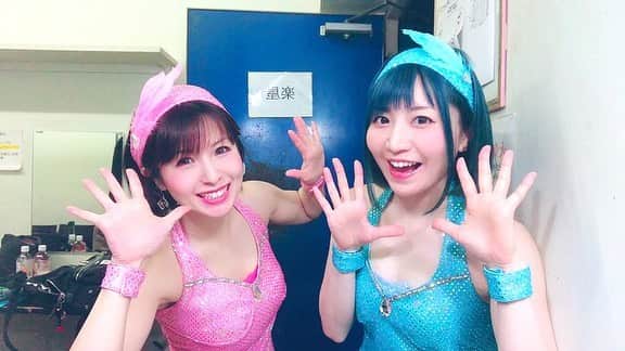 のインスタグラム：「親編成どぴんく･れでぃー ありがとうございます⸜❤︎⸝‍  #初台ドアーズ 楽屋写真  松緯理湖ちゃんも見に来てくれて 小泉千秋ちゃん、茶々さん、FICE、メトロポリちゃんとだいぶ懐かしい面々✨」